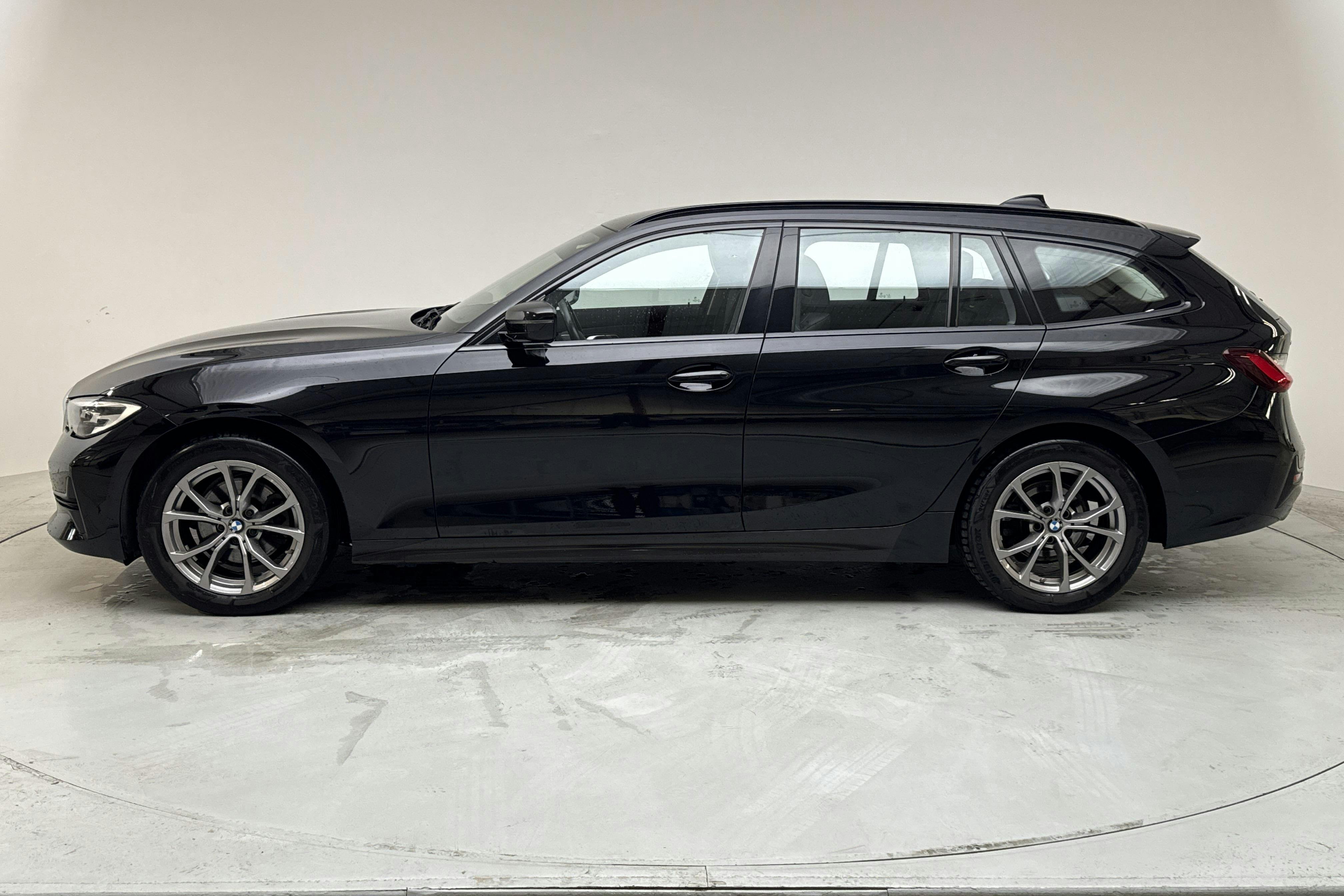 BMW 320d xDrive Touring, G21 (190hk+11hk) - 8 692 mil - Automat - svart - 2022