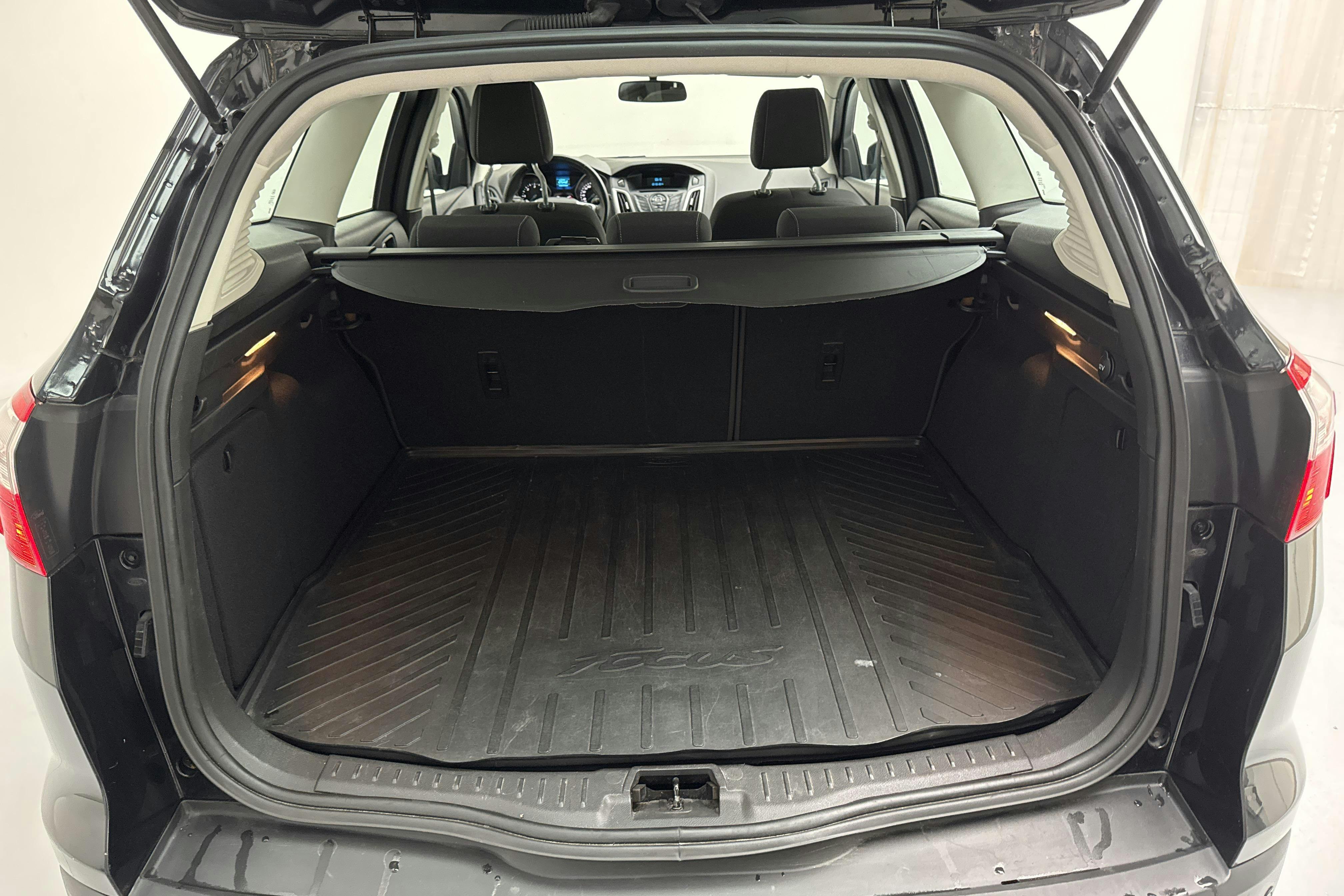 Ford Focus 1.6 TDCi ECOnetic Kombi (105hk) - 10 616 mil - Manuell - svart - 2014