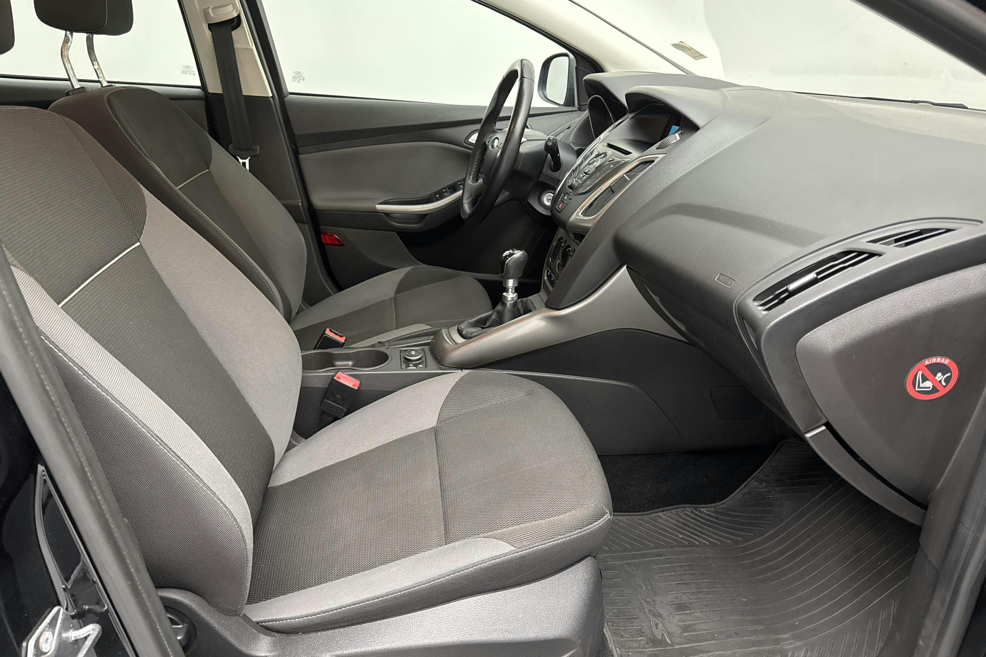Ford Focus 1.6 TDCi ECOnetic Kombi (105hk) - 10 616 mil - Manuell - svart - 2014
