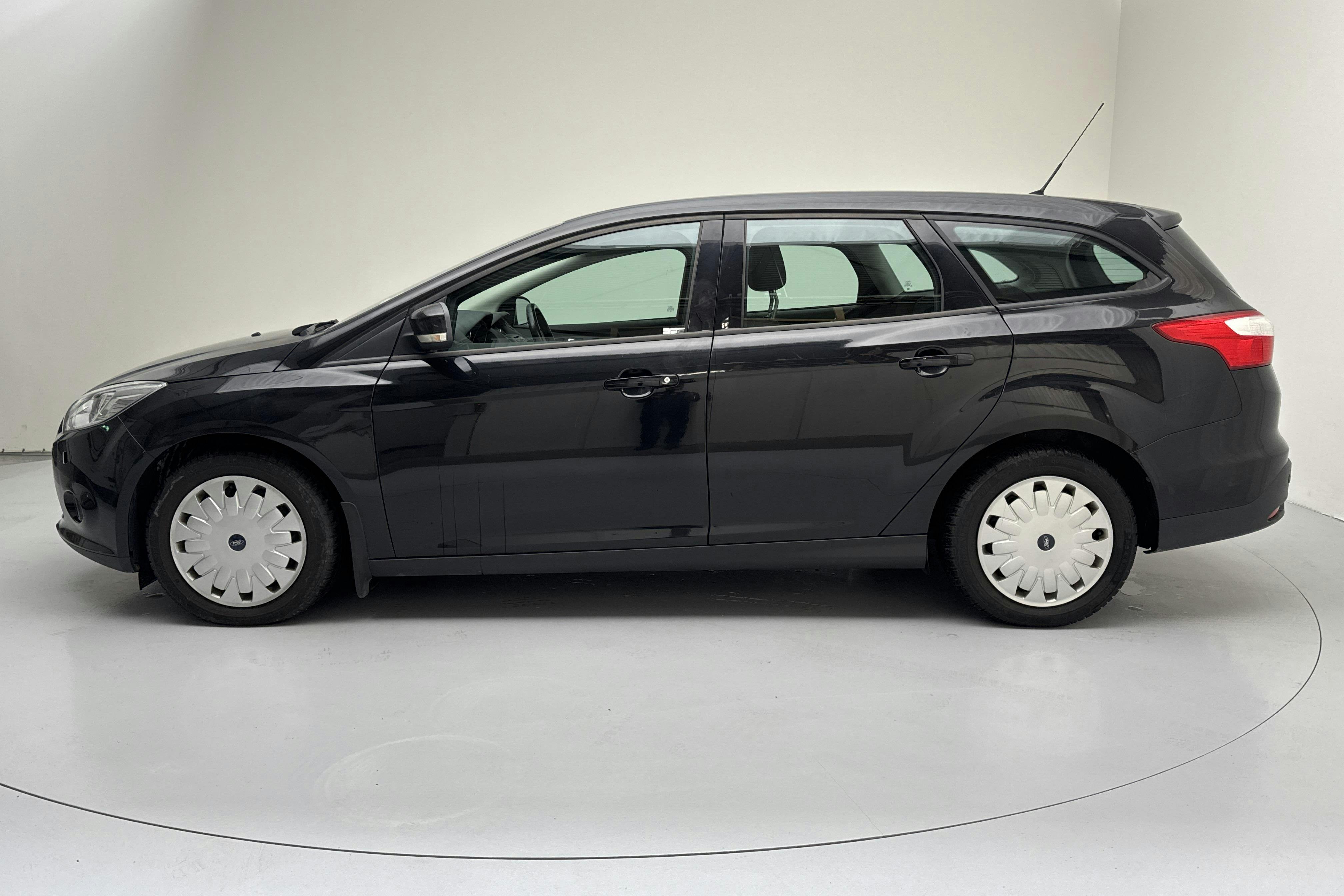 Ford Focus 1.6 TDCi ECOnetic Kombi (105hk) - 10 616 mil - Manuell - svart - 2014