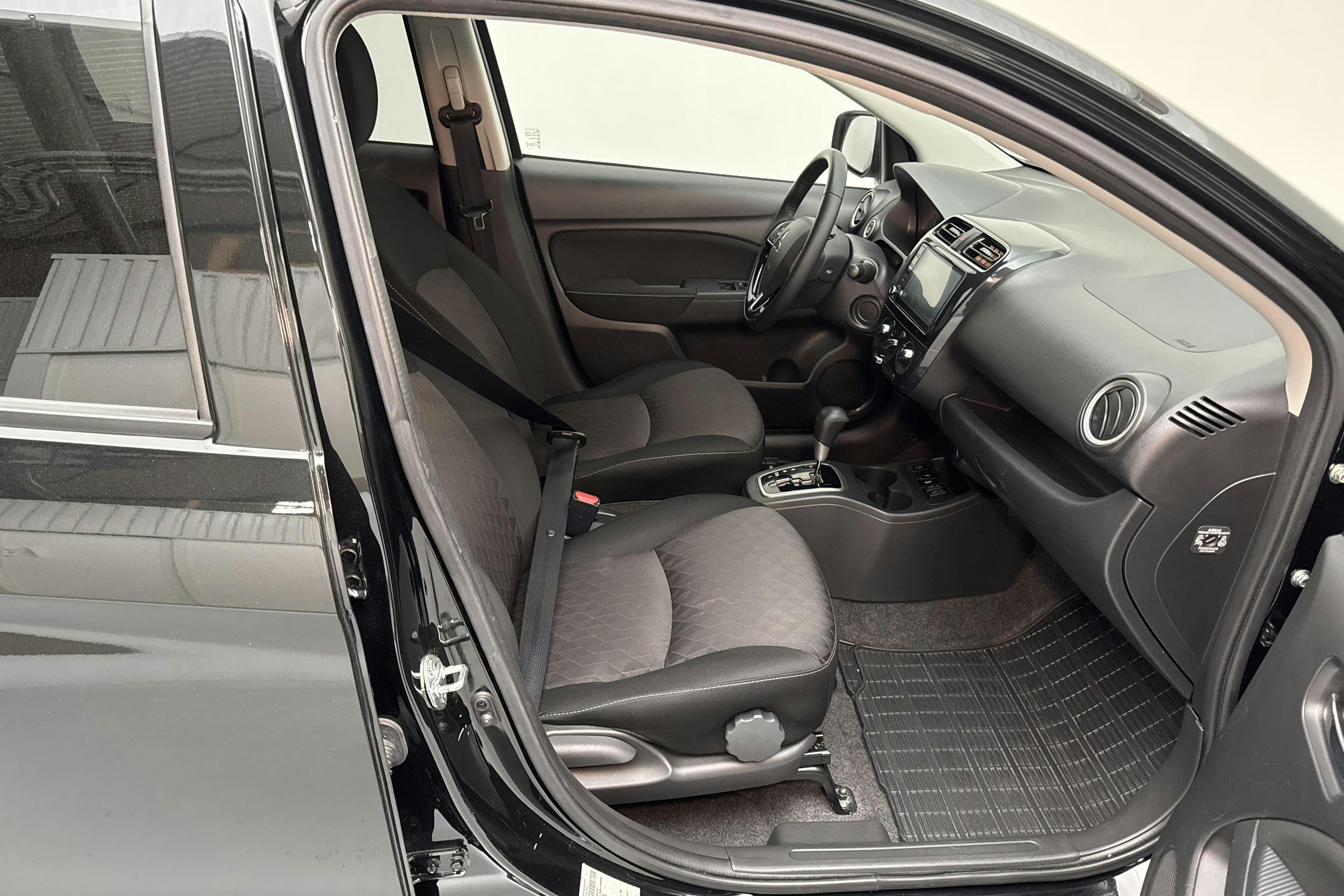 Mitsubishi Space Star 1.2 5dr (80hk) - 9 556 mil - Automat - svart - 2020