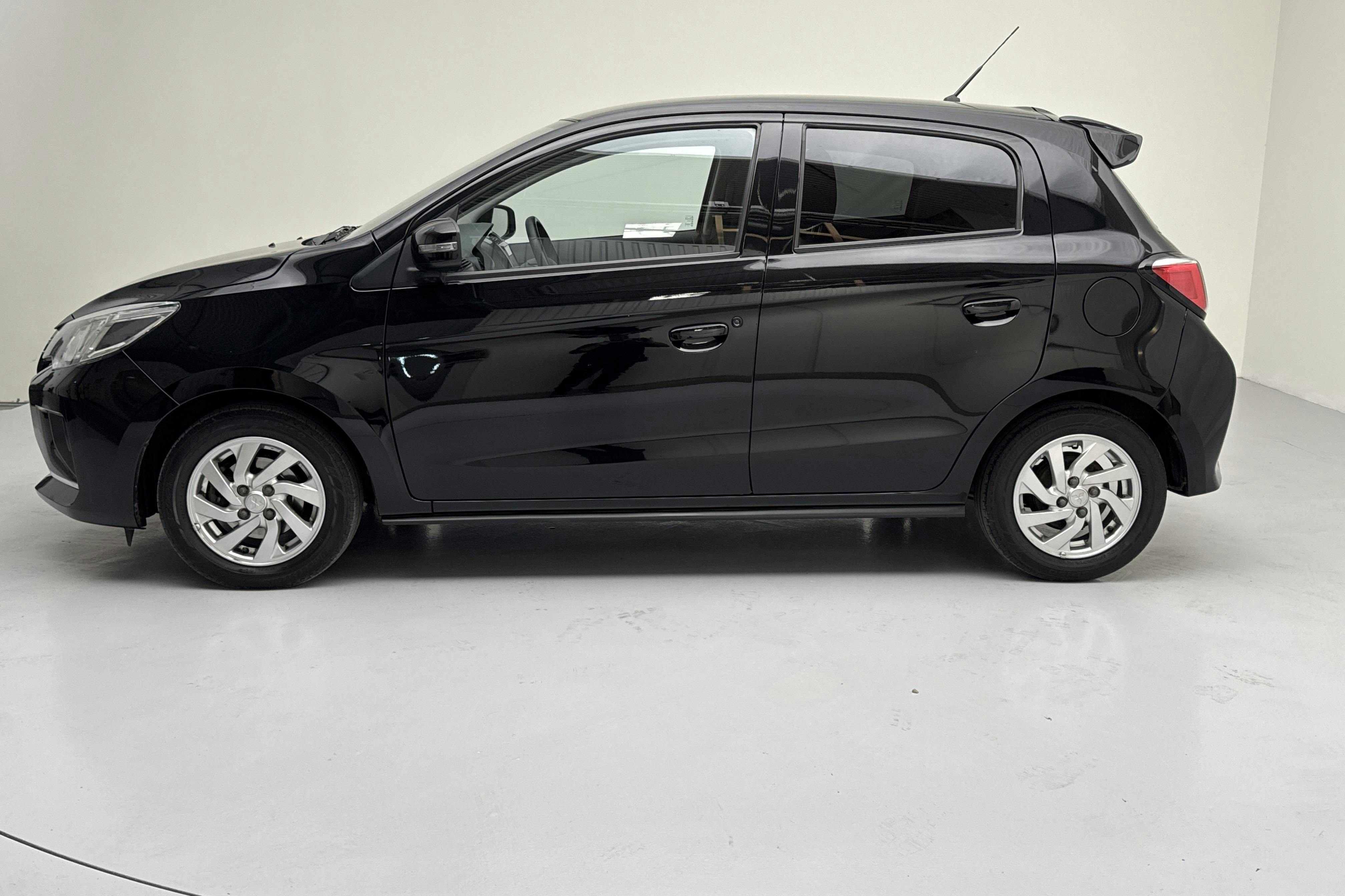 Mitsubishi Space Star 1.2 5dr (80hk) - 9 556 mil - Automat - svart - 2020