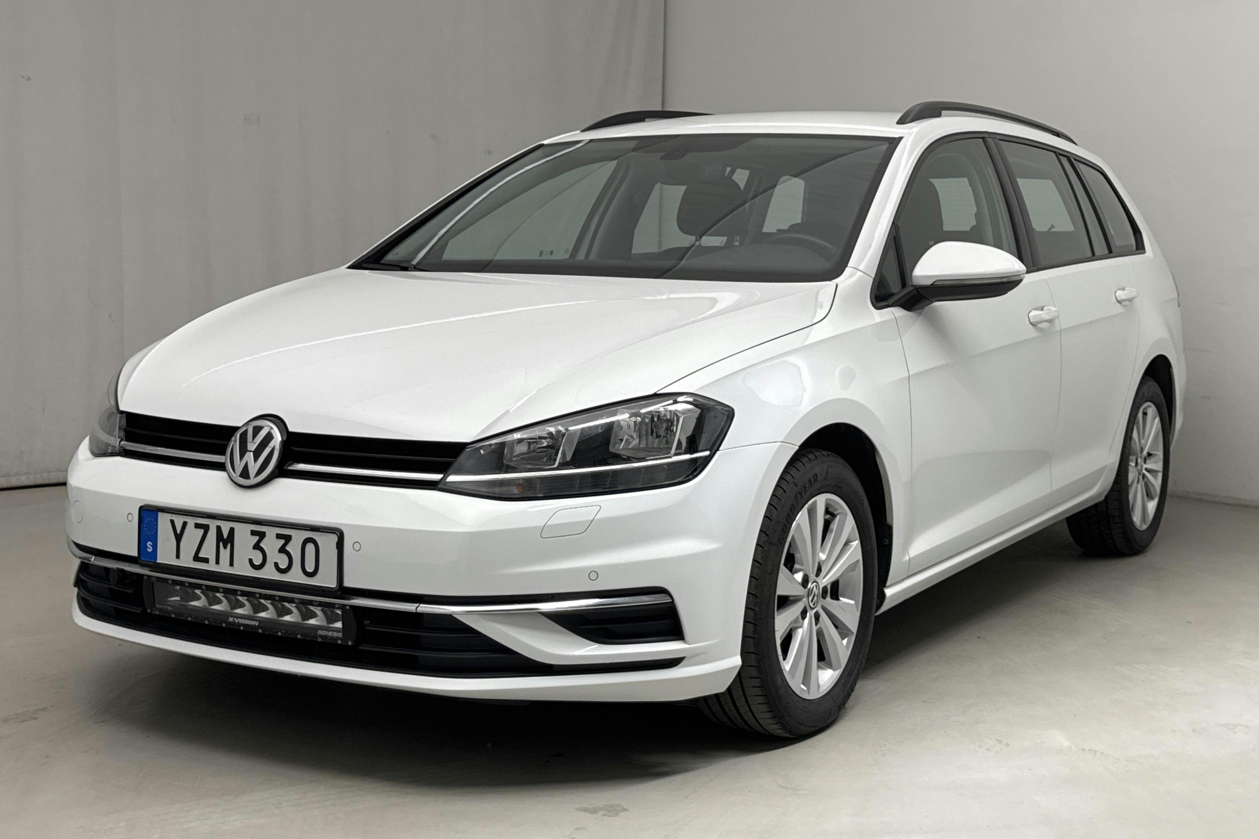 VW Golf VII 1.0 TSI Sportscombi (110hk) - 11 960 mil - Manuell - vit - 2017