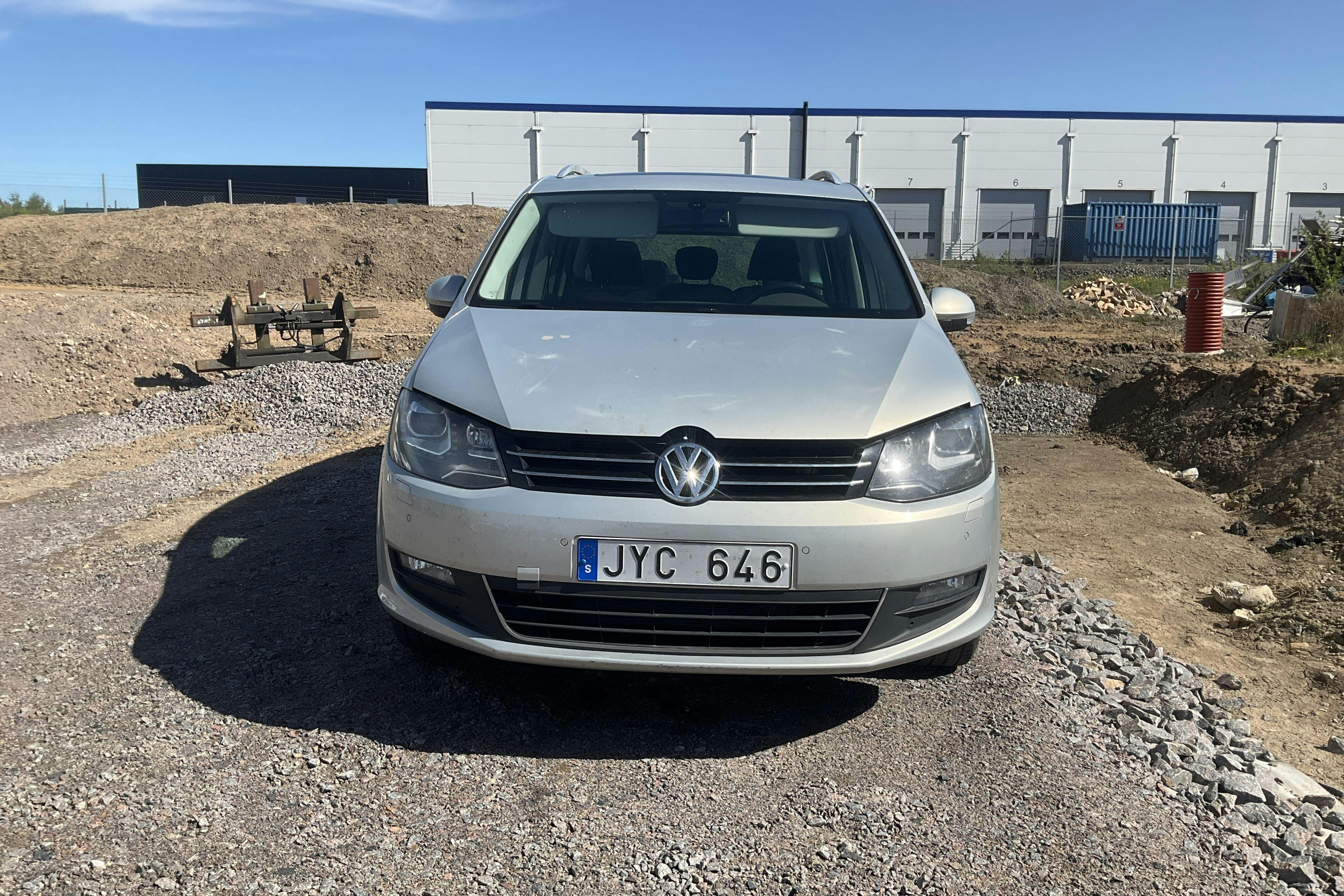 VW Sharan 2.0 TDI BlueMotion Technology (140hk) - 22 514 mil - Automat - silver - 2012