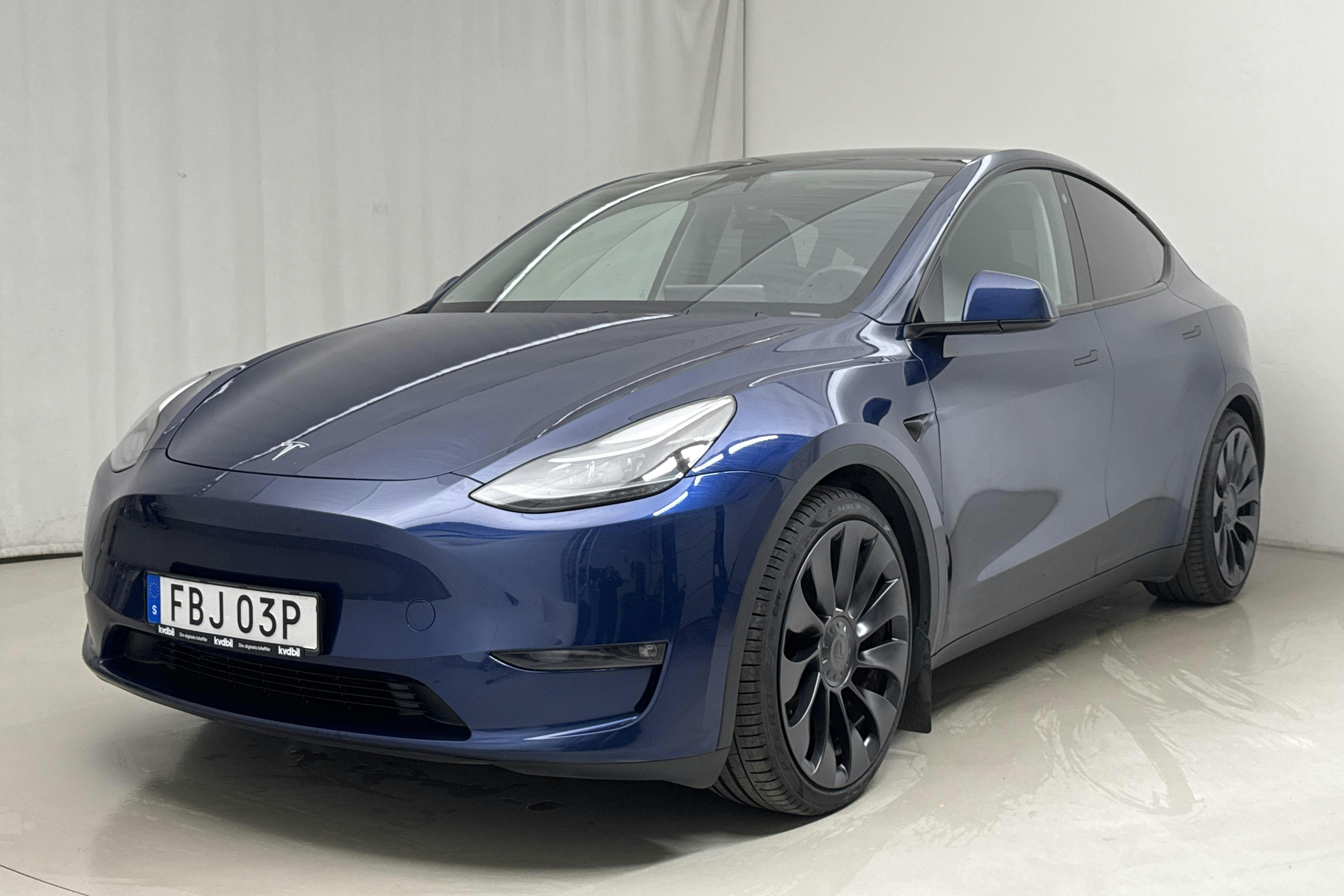 Tesla Model Y Performance Dual Motor AWD - 4 229 mil - Automat - blå - 2024