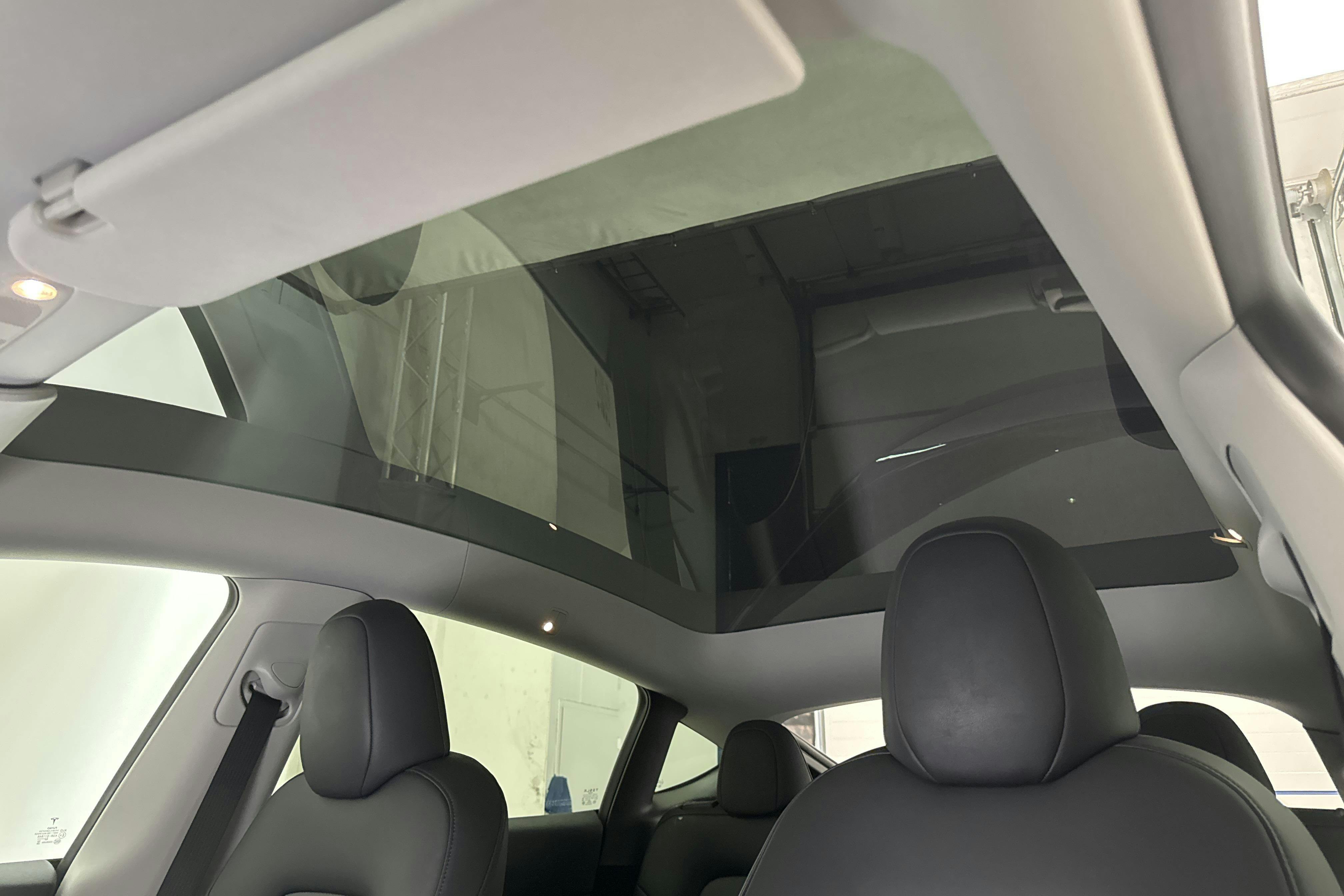 Tesla Model Y Performance Dual Motor AWD - 4 229 mil - Automat - blå - 2024