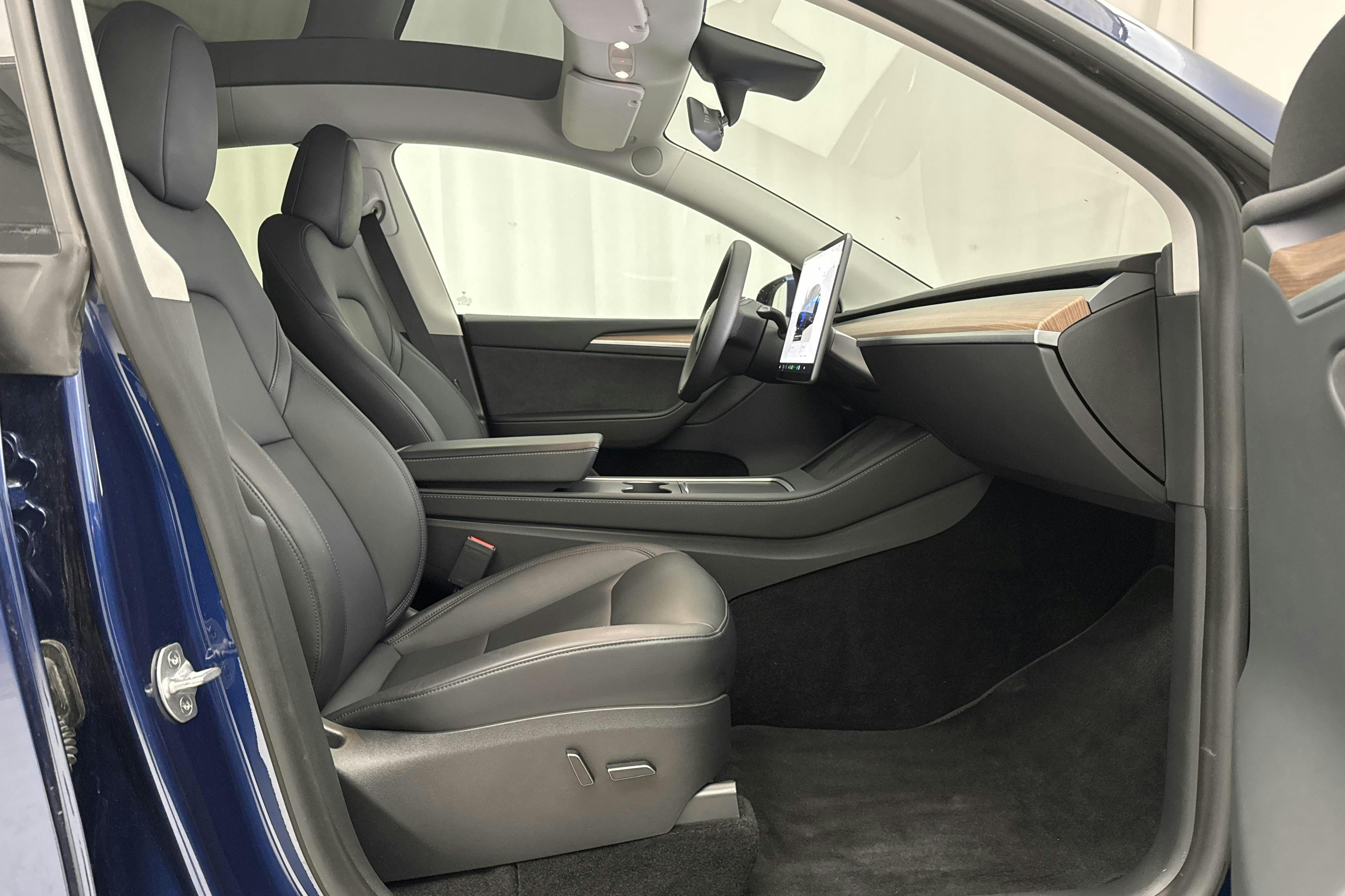Tesla Model Y Performance Dual Motor AWD - 4 229 mil - Automat - blå - 2024