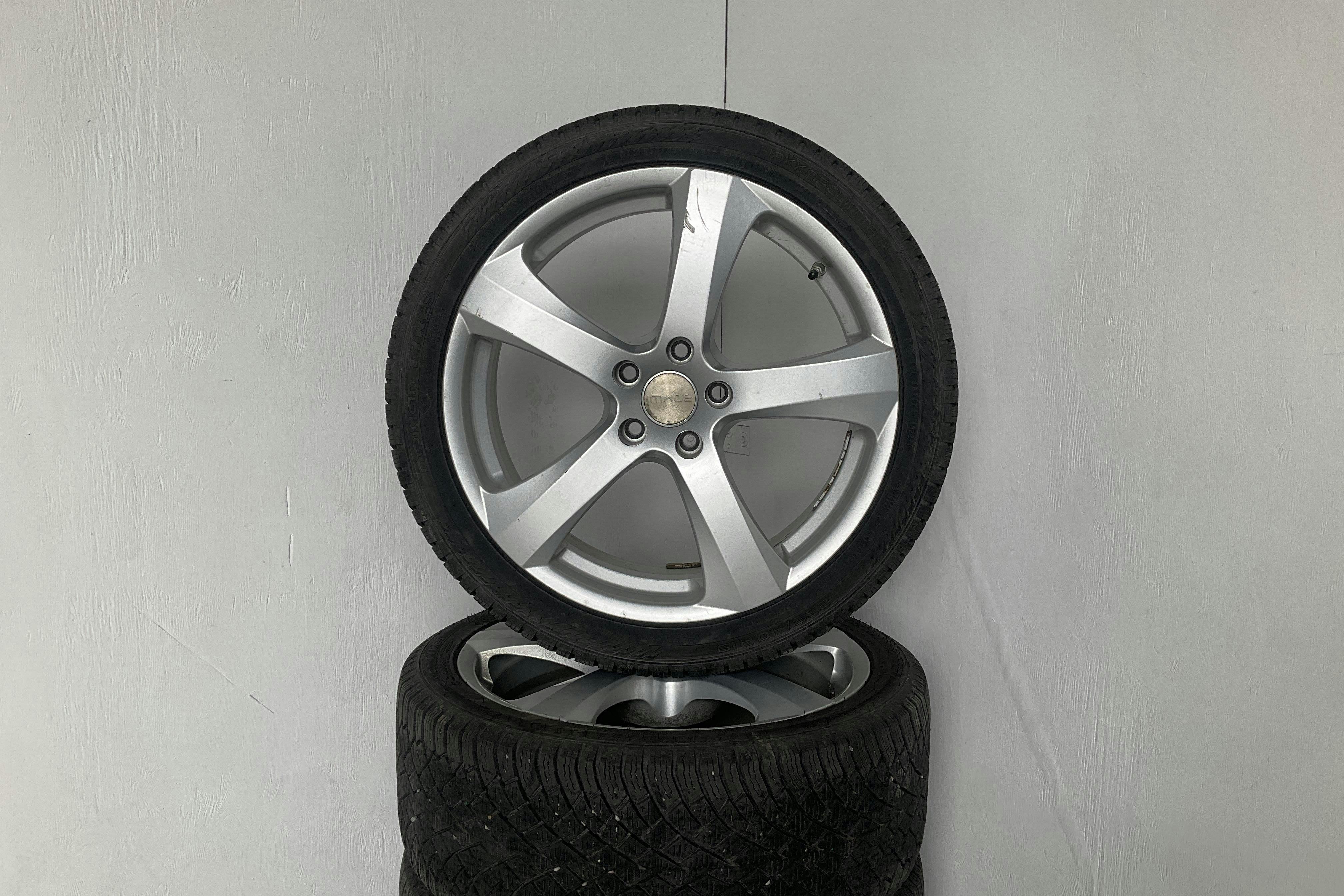 Tesla Model Y Performance Dual Motor AWD - 4 229 mil - Automat - blå - 2024