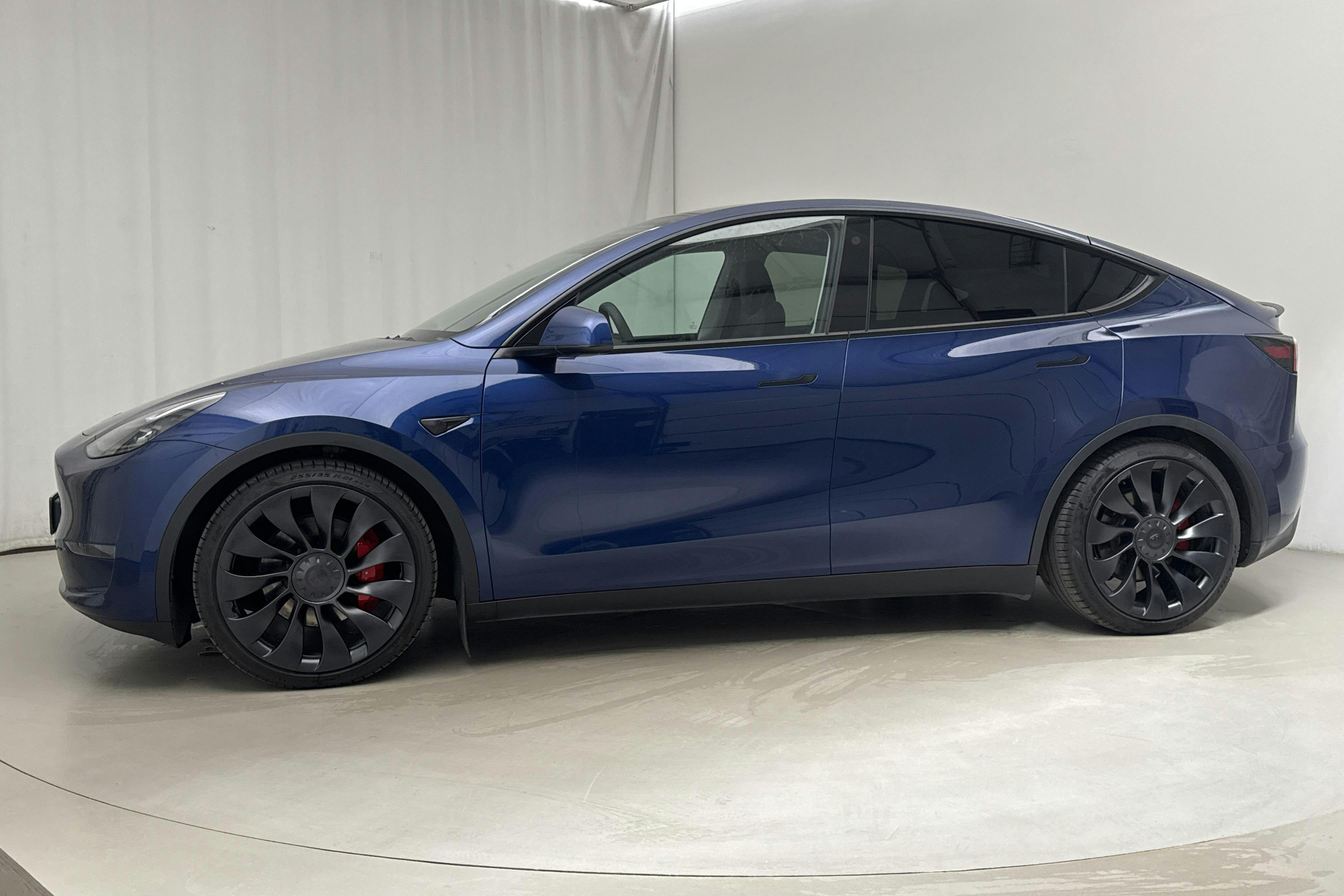 Tesla Model Y Performance Dual Motor AWD - 4 229 mil - Automat - blå - 2024