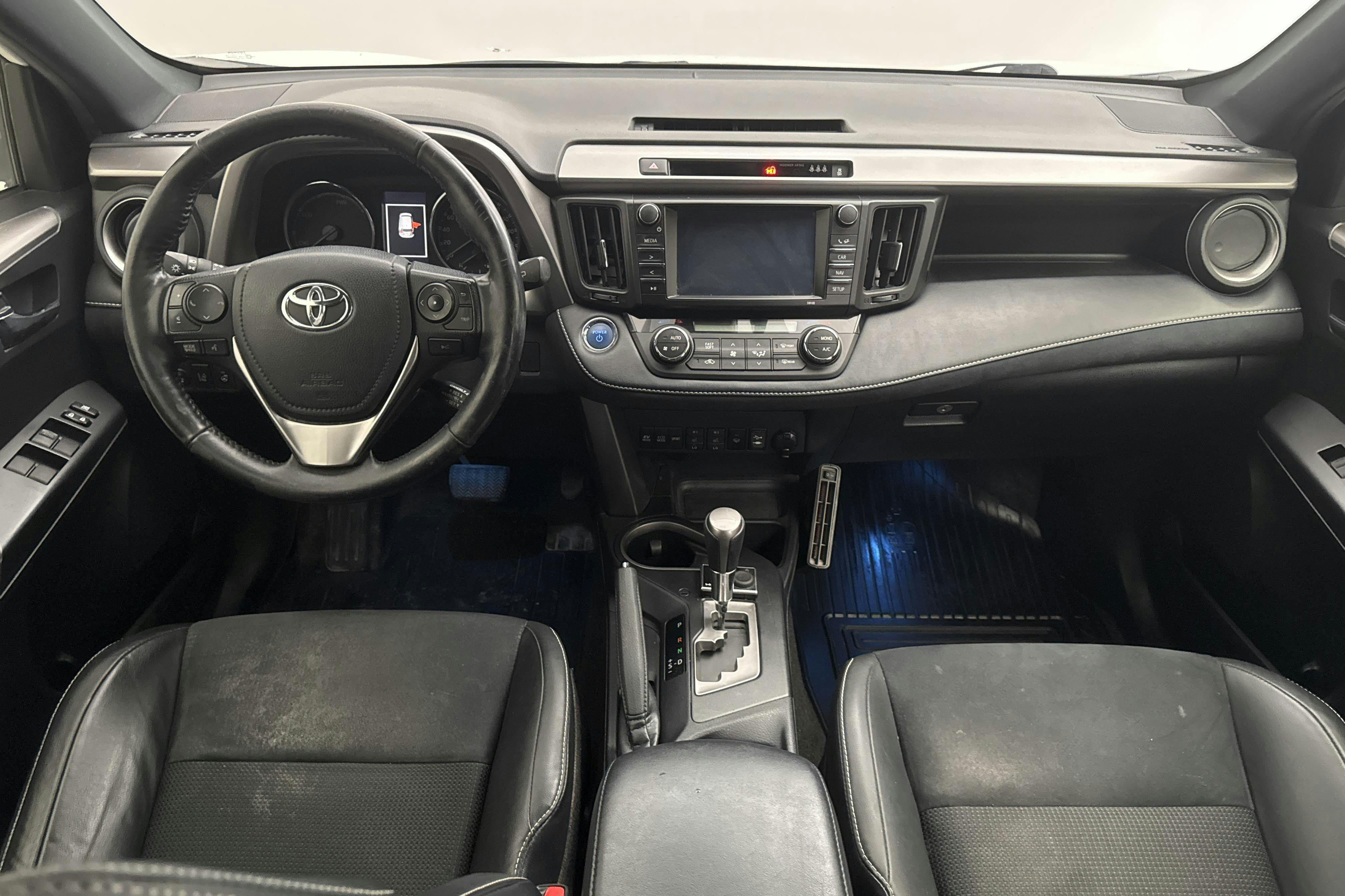 Toyota RAV4 2.5 HSD AWD (197hk) - 14 336 mil - Automat - vit - 2018