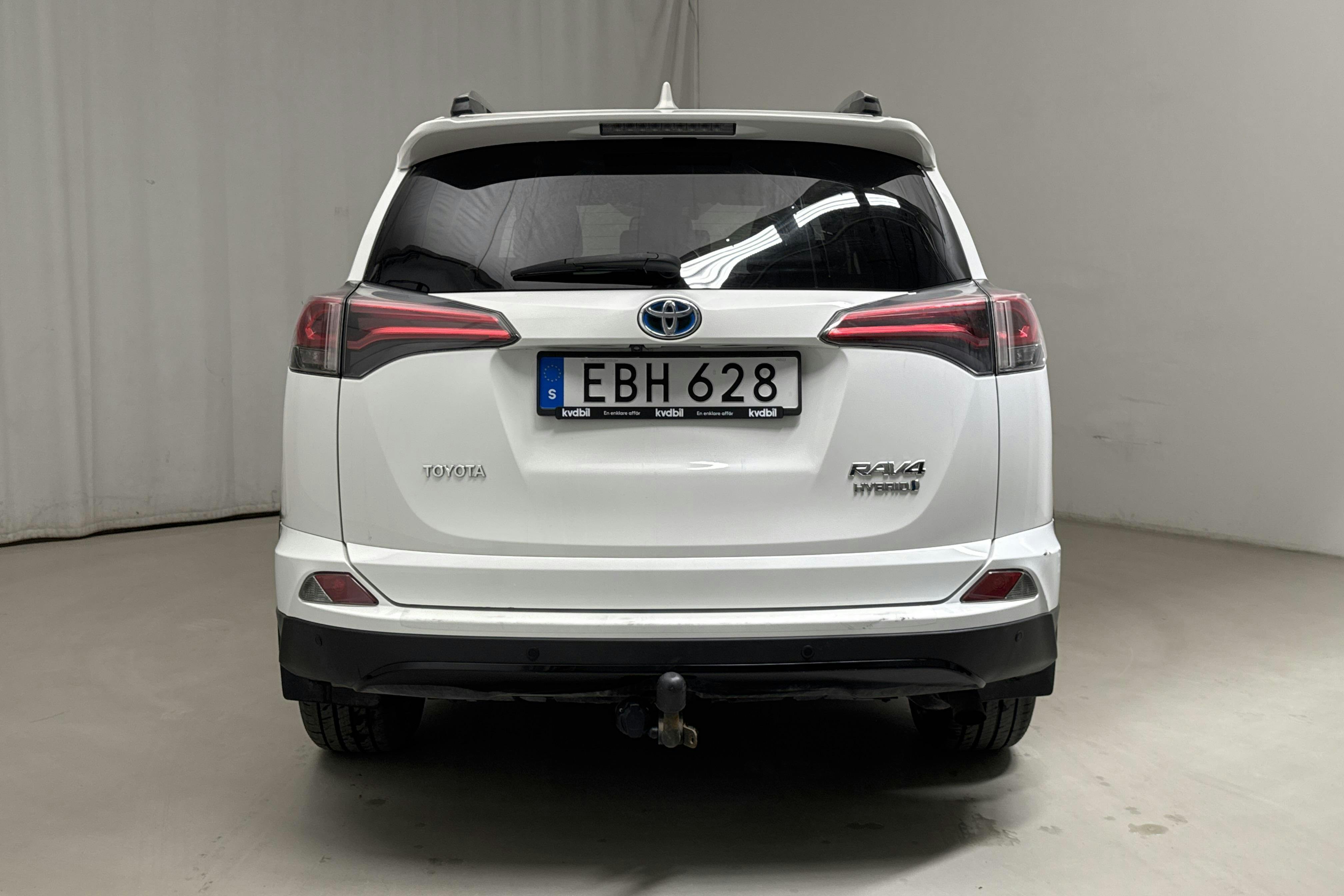 Toyota RAV4 2.5 HSD AWD (197hk) - 14 336 mil - Automat - vit - 2018