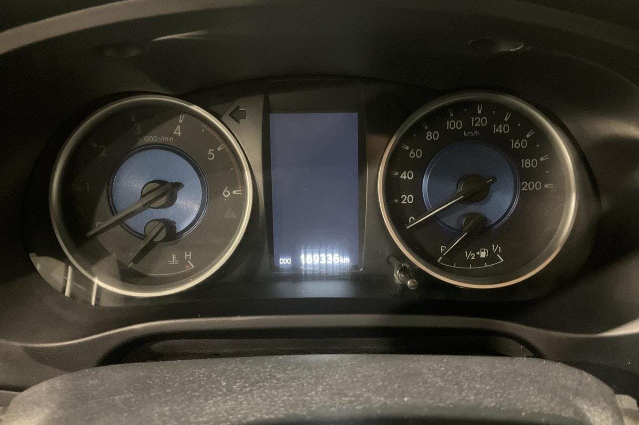Toyota Hilux 2.4 D 4WD (150hk) - 16 933 mil - Automat - svart - 2018
