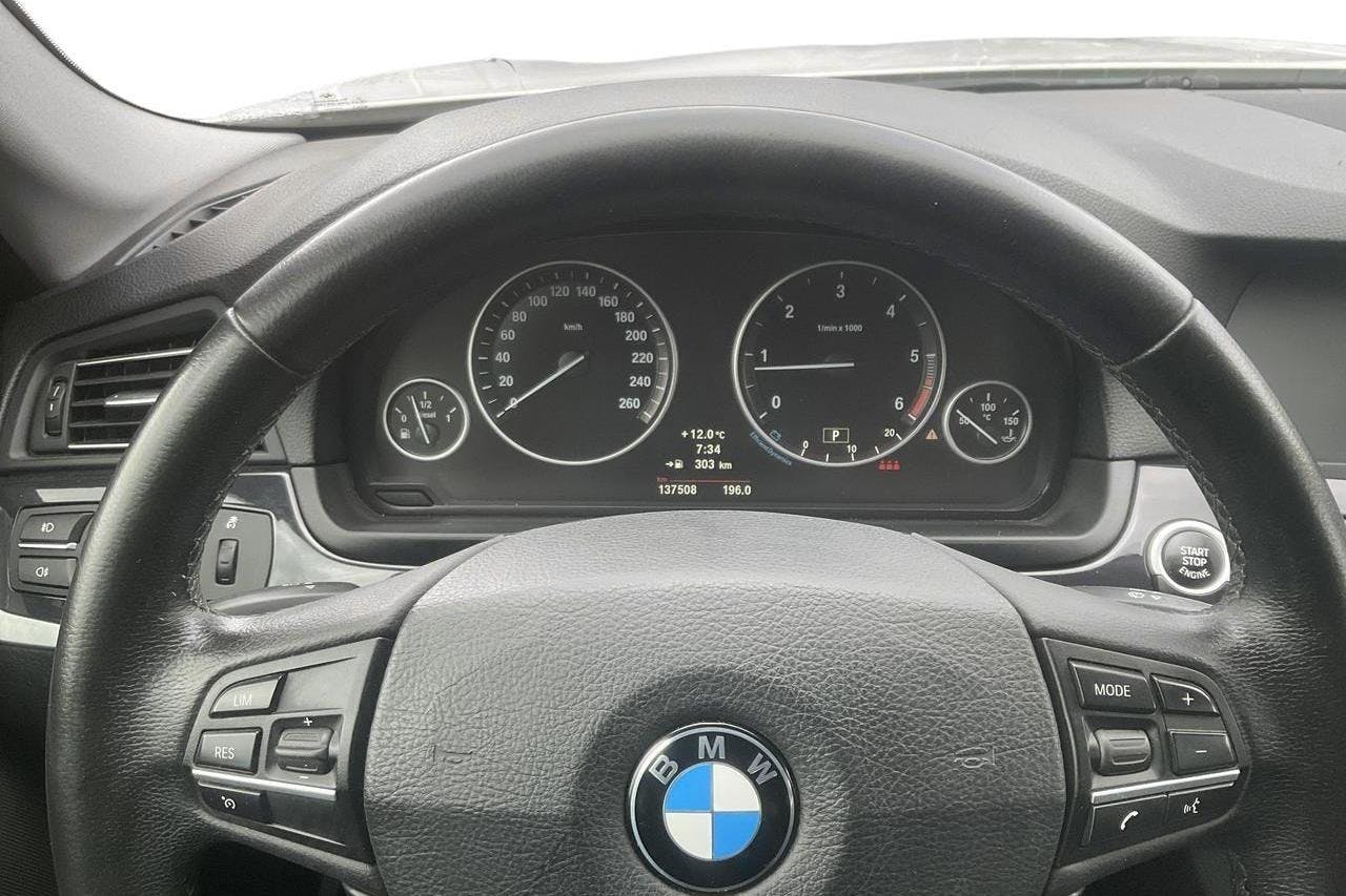 BMW 520d Touring, F11 (184hk) - 13 752 mil - Automat - vit - 2012