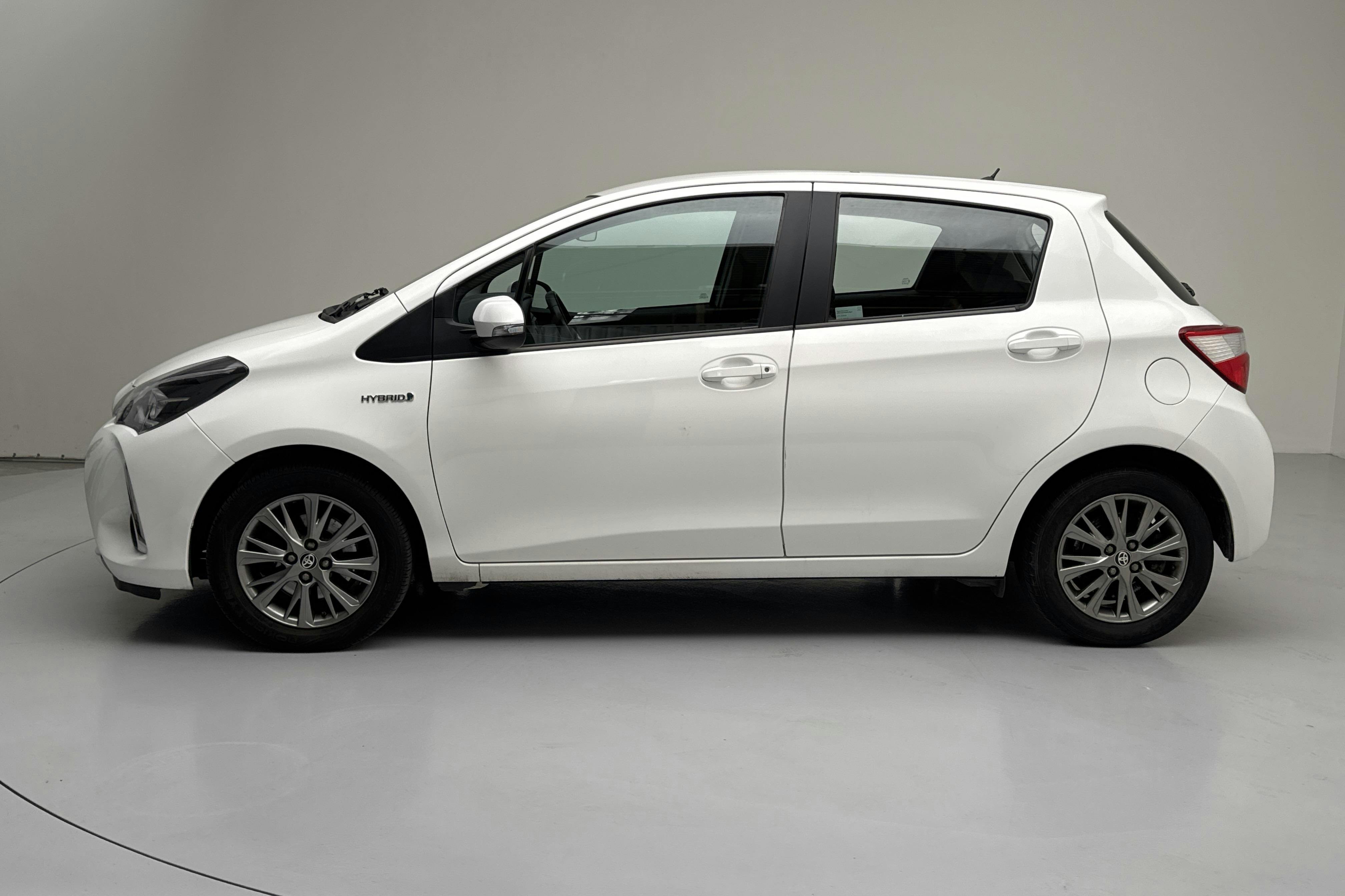 Toyota Yaris 1.5 Hybrid 5dr (101hk) - 11 806 mil - Automat - vit - 2020