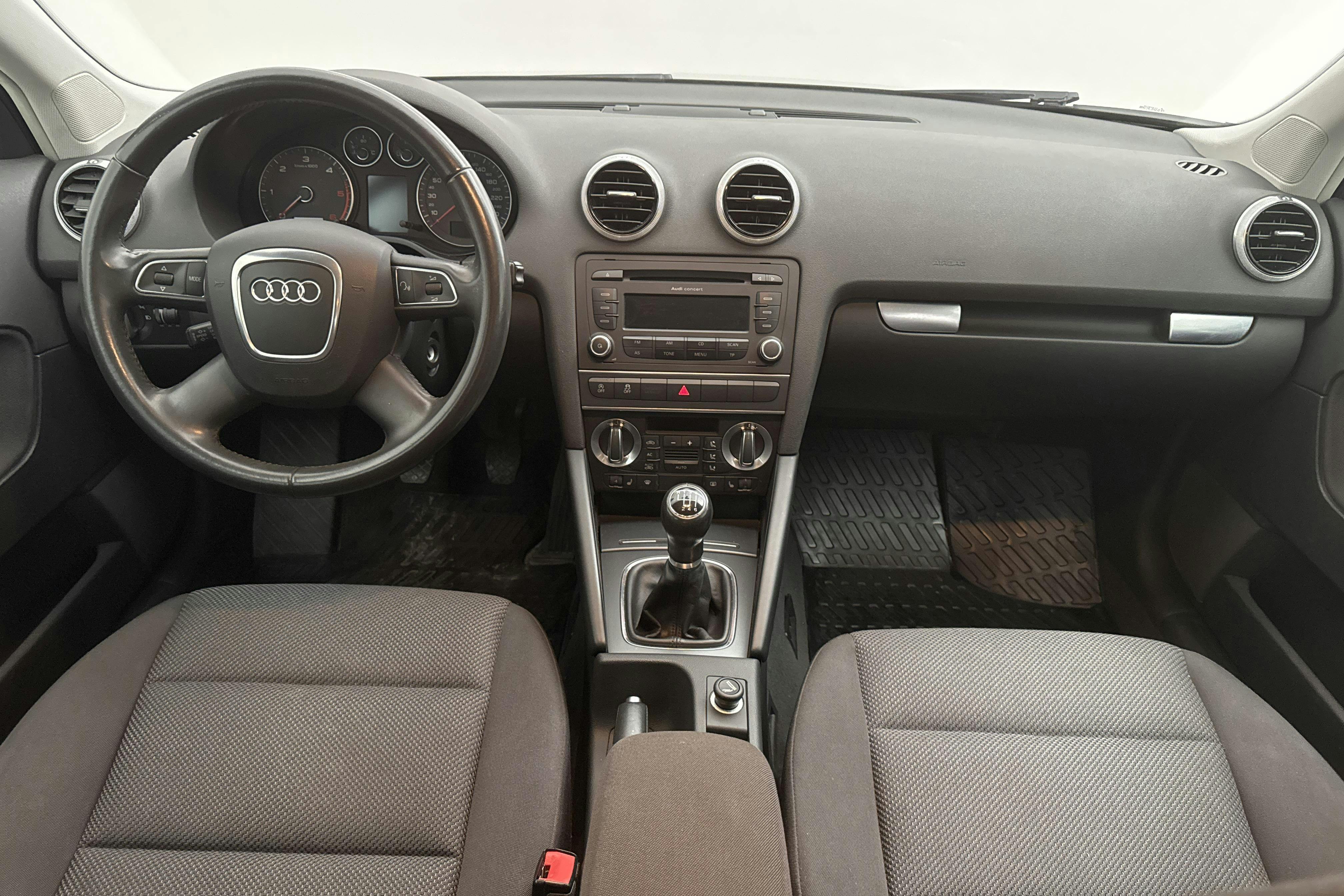 Audi A3 2.0 TDI Sportback (140hk) - 10 838 mil - Manuell - svart - 2013