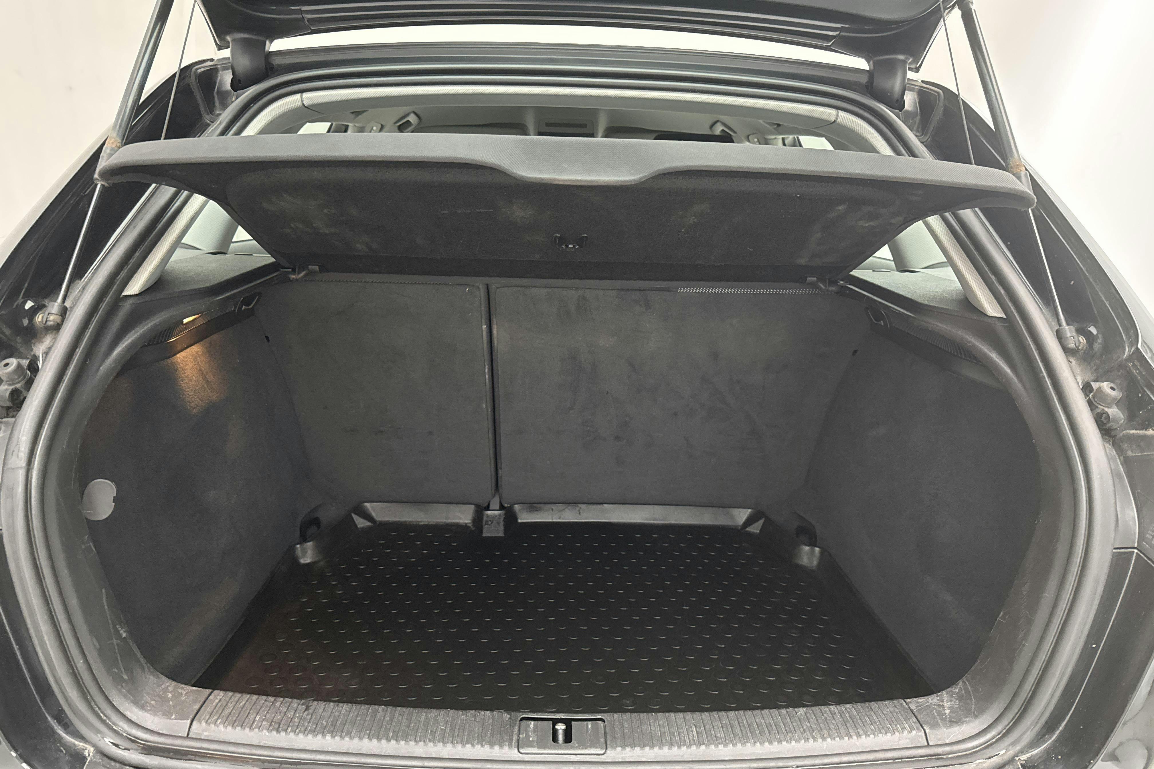 Audi A3 2.0 TDI Sportback (140hk) - 10 838 mil - Manuell - svart - 2013