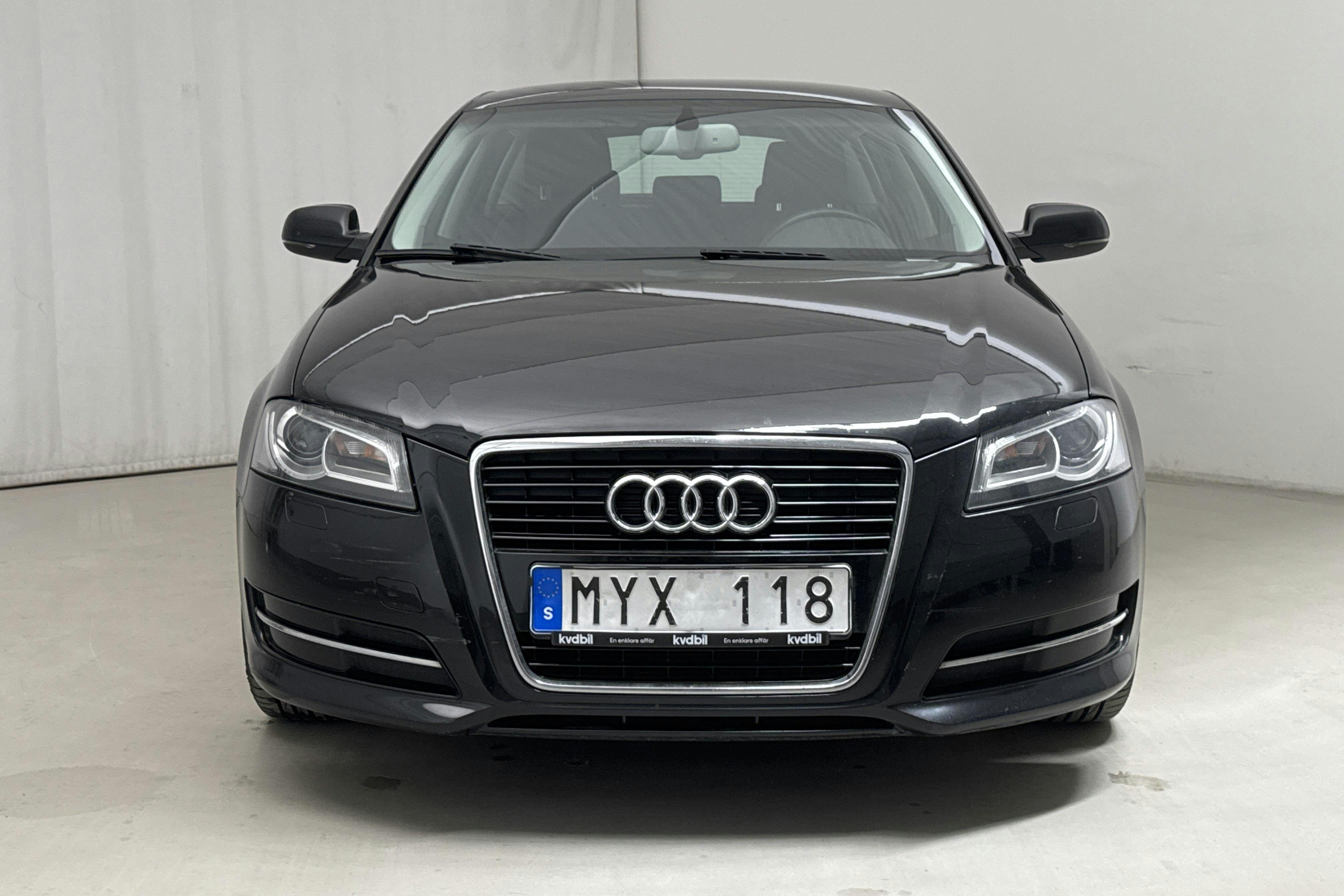 Audi A3 2.0 TDI Sportback (140hk) - 10 838 mil - Manuell - svart - 2013
