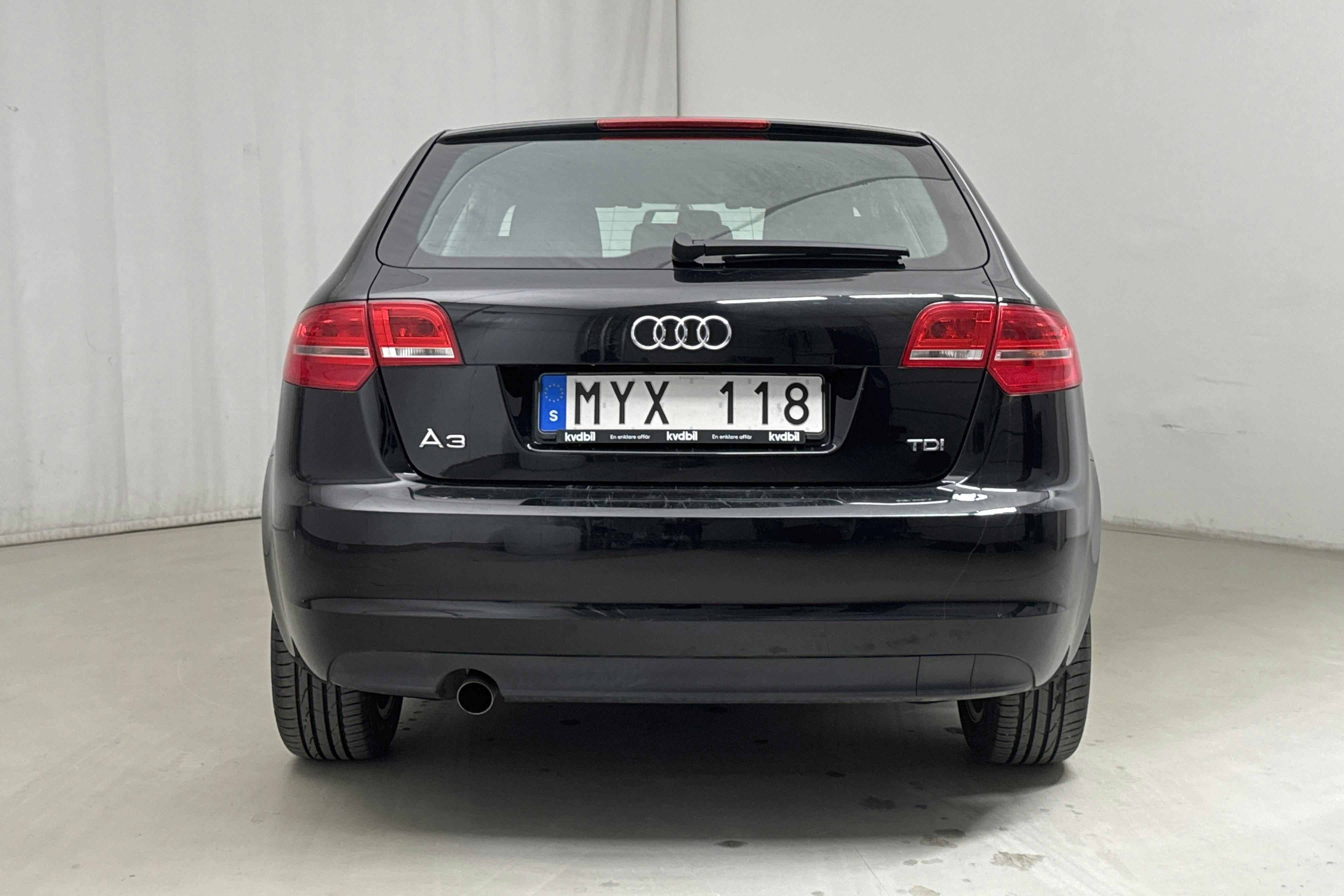 Audi A3 2.0 TDI Sportback (140hk) - 10 838 mil - Manuell - svart - 2013