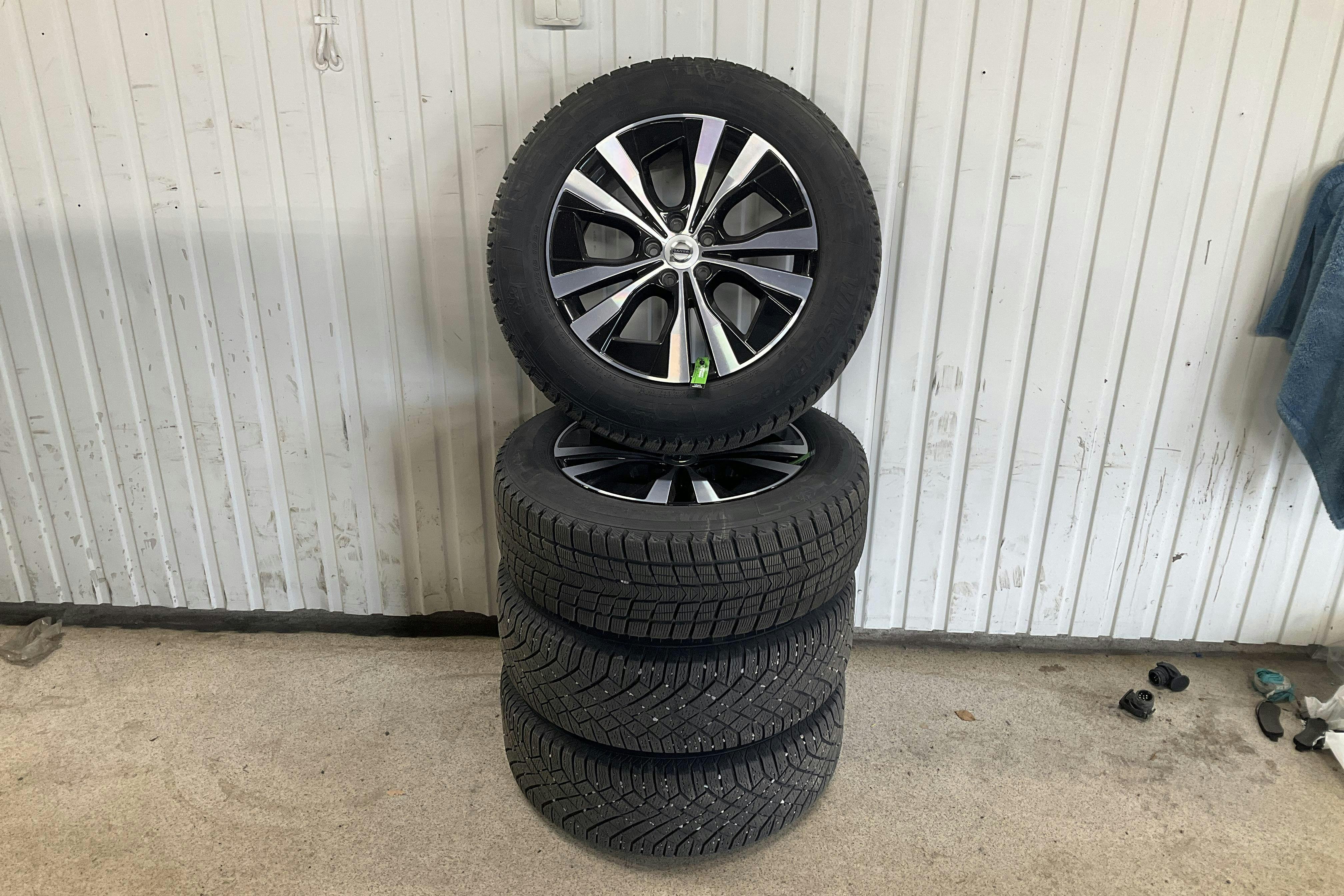 Volvo XC60 T5 2WD (254hk) - 9 815 mil - Automat - svart - 2020
