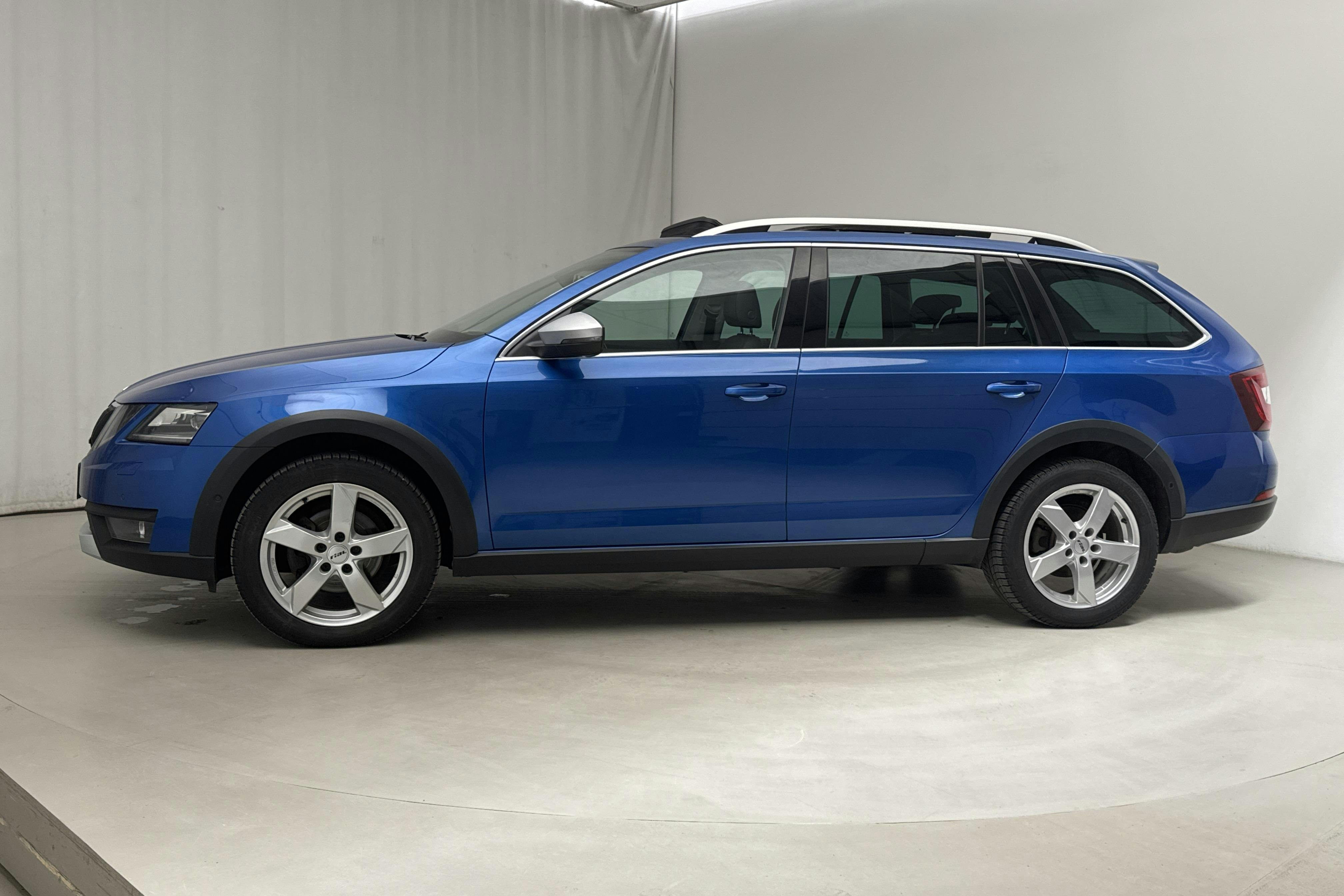 Skoda Octavia Scout II 2.0 TDI 4X4 (150hk) - 15 677 mil - Manuell - blå - 2018
