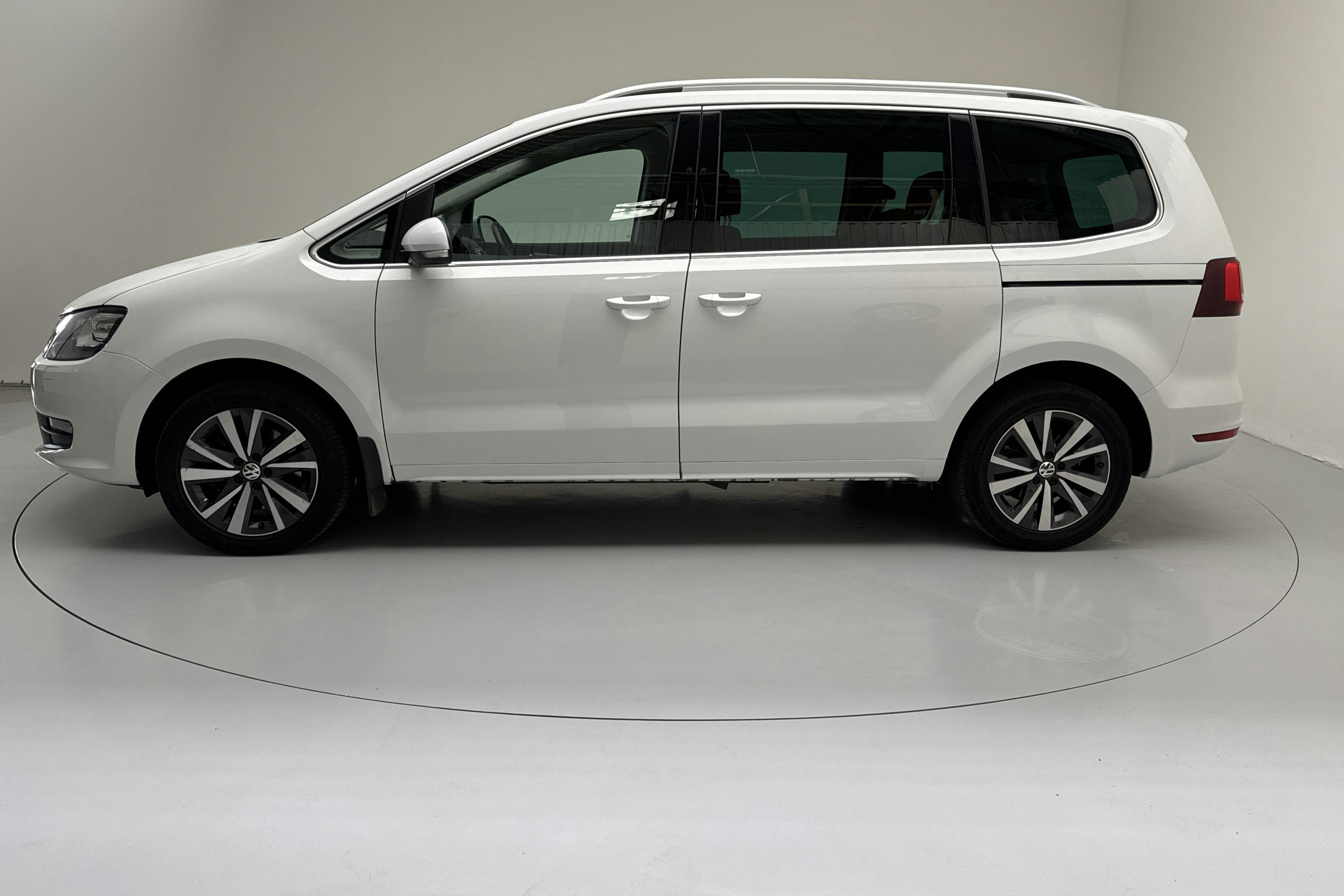 VW Sharan 1.4 TSI (150hk) - 5 868 mil - Automat - vit - 2021