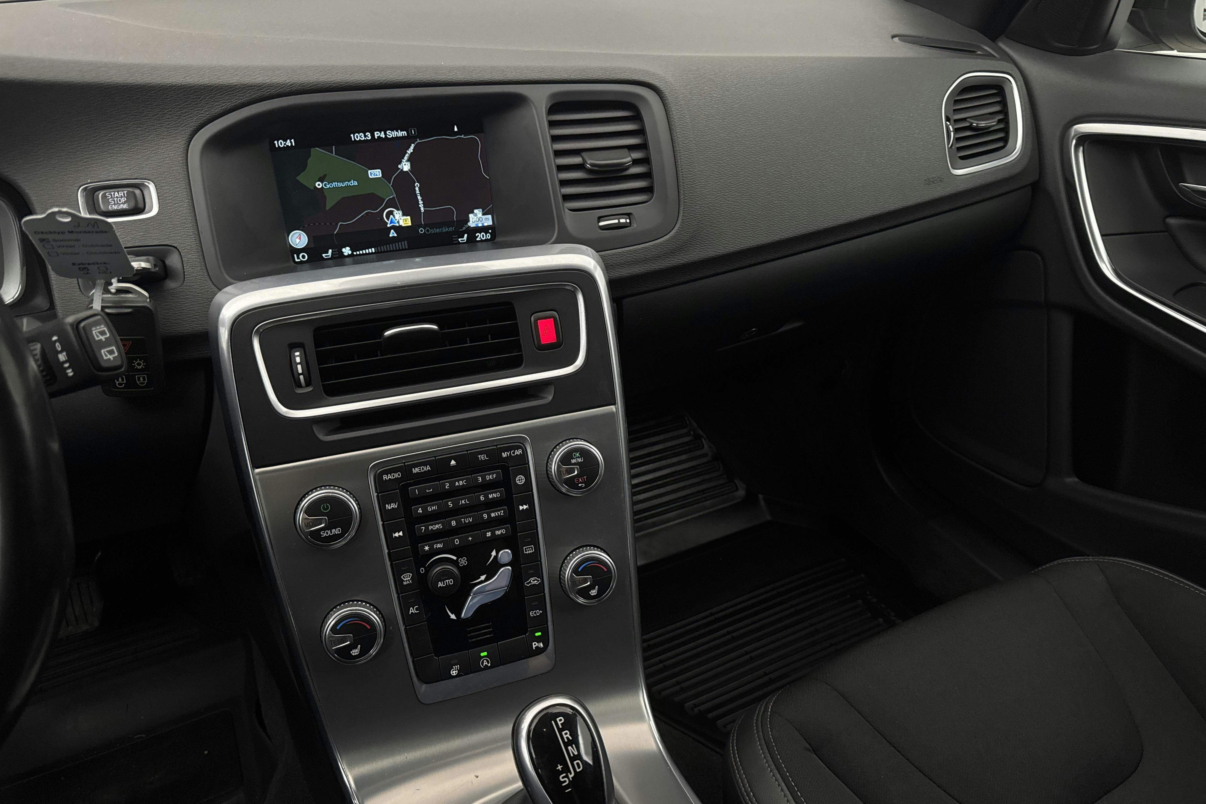 Volvo V60 D4 (190hk) - 16 725 mil - Automat - svart - 2017