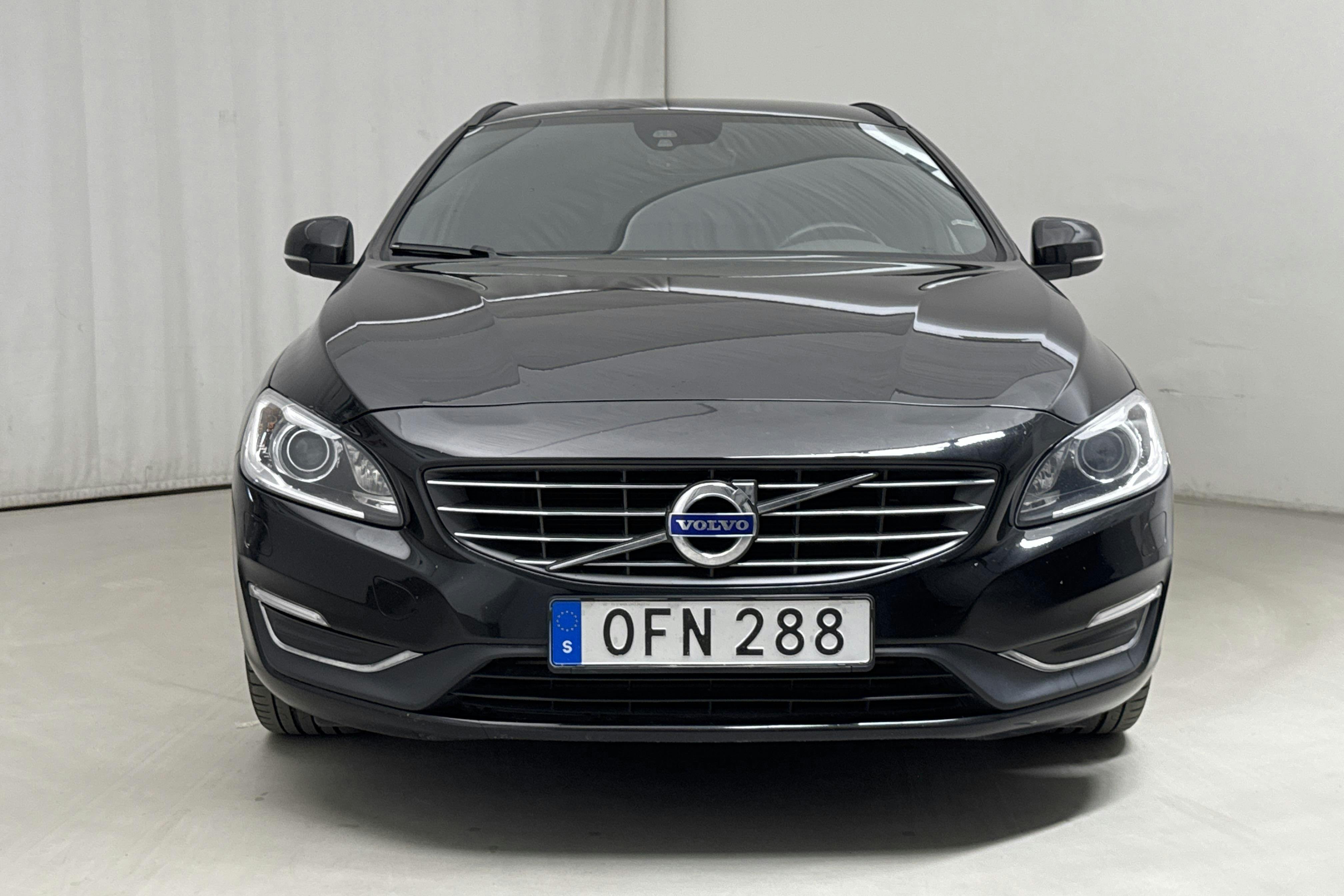 Volvo V60 D4 (190hk) - 16 725 mil - Automat - svart - 2017