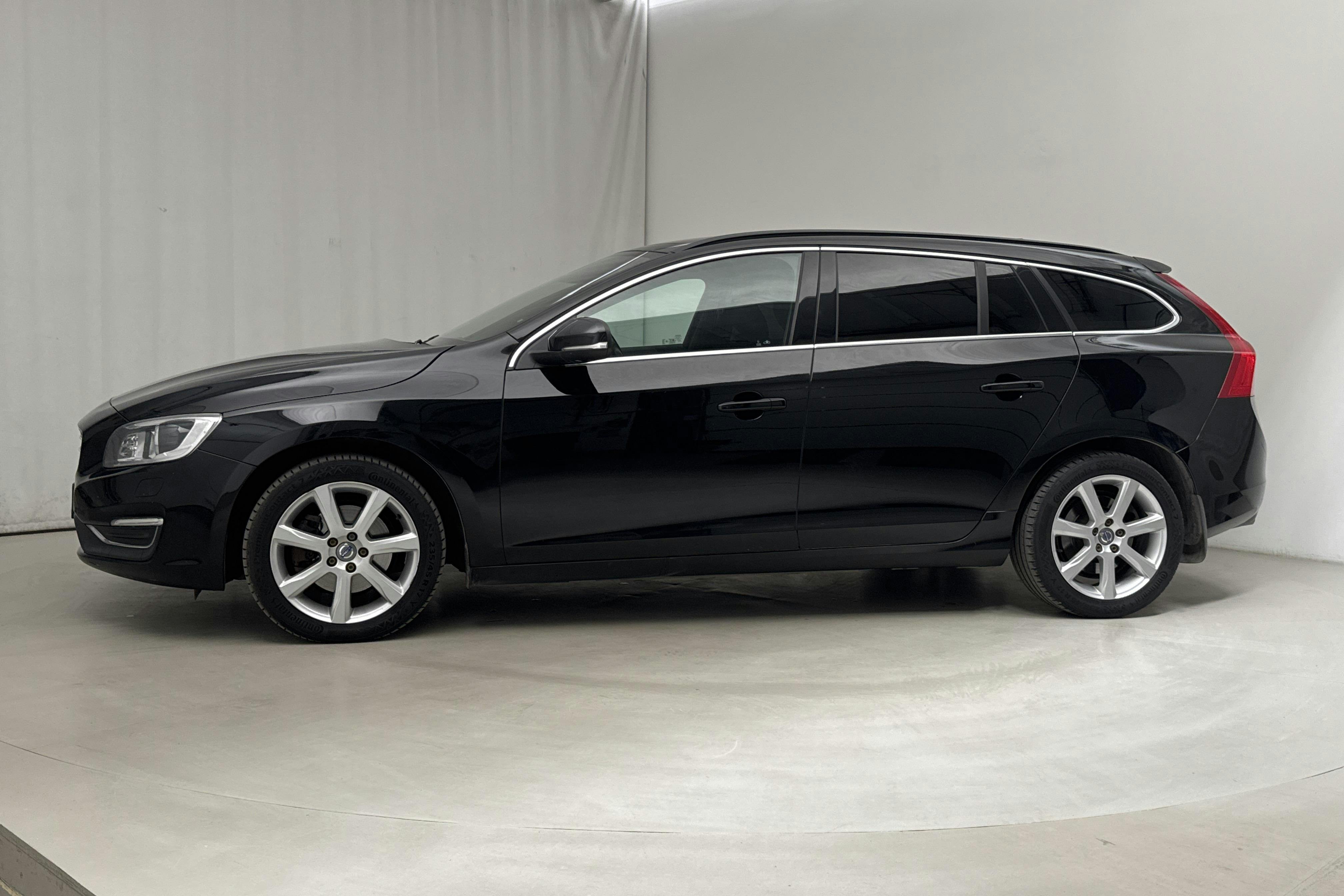 Volvo V60 D4 (190hk) - 16 725 mil - Automat - svart - 2017