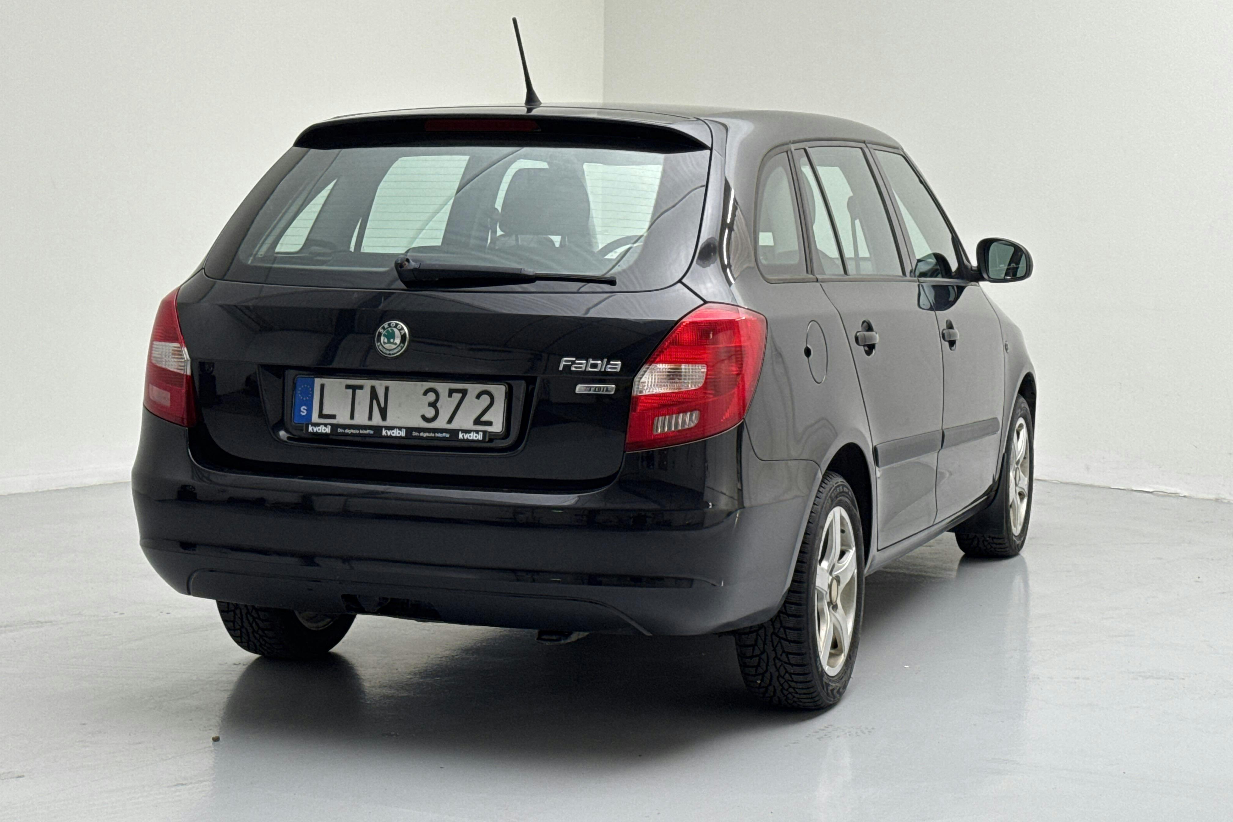 Skoda Fabia 1.6 TDI Combi (75hk) - 14 589 mil - Manuell - svart - 2012