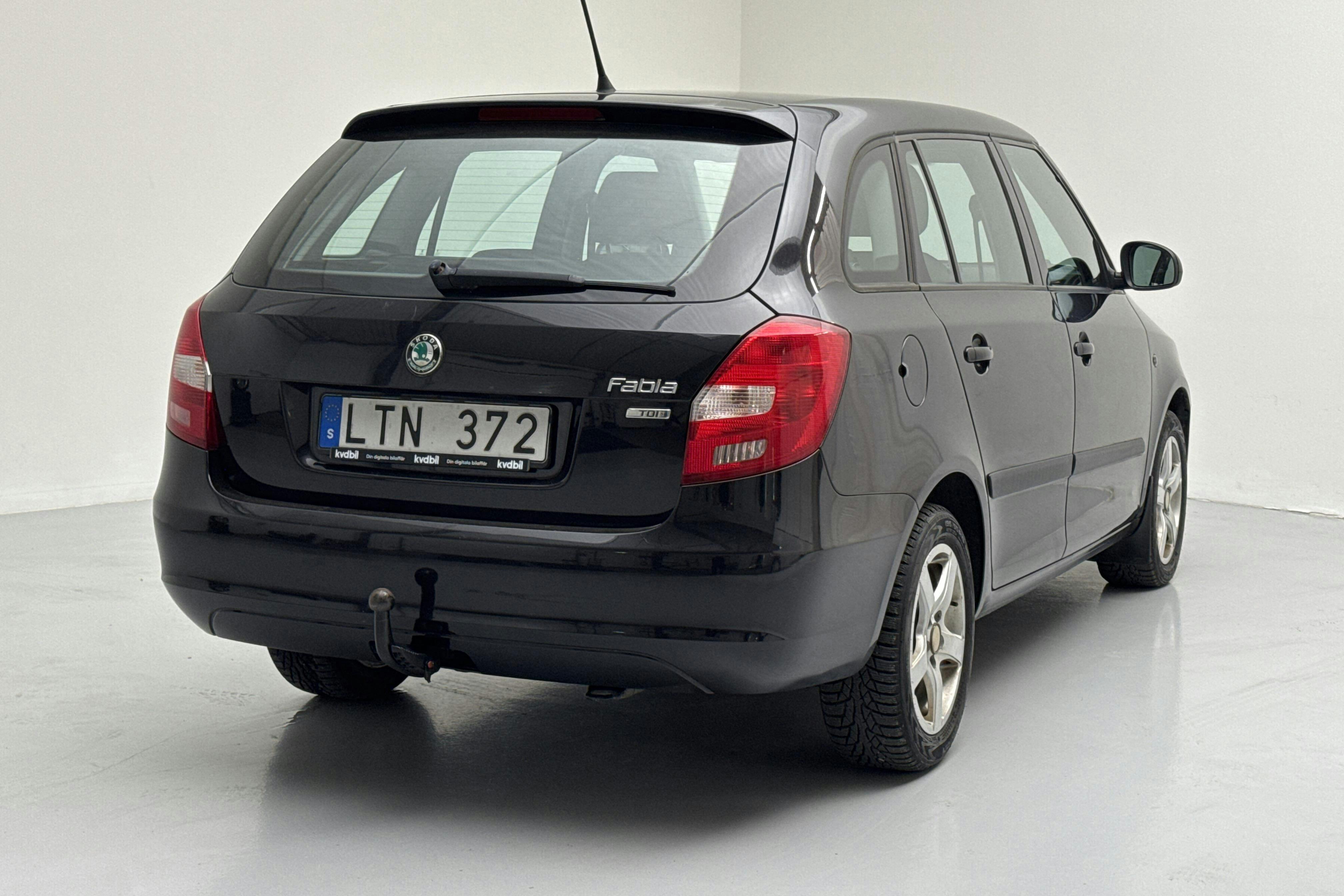 Skoda Fabia 1.6 TDI Combi (75hk) - 14 589 mil - Manuell - svart - 2012