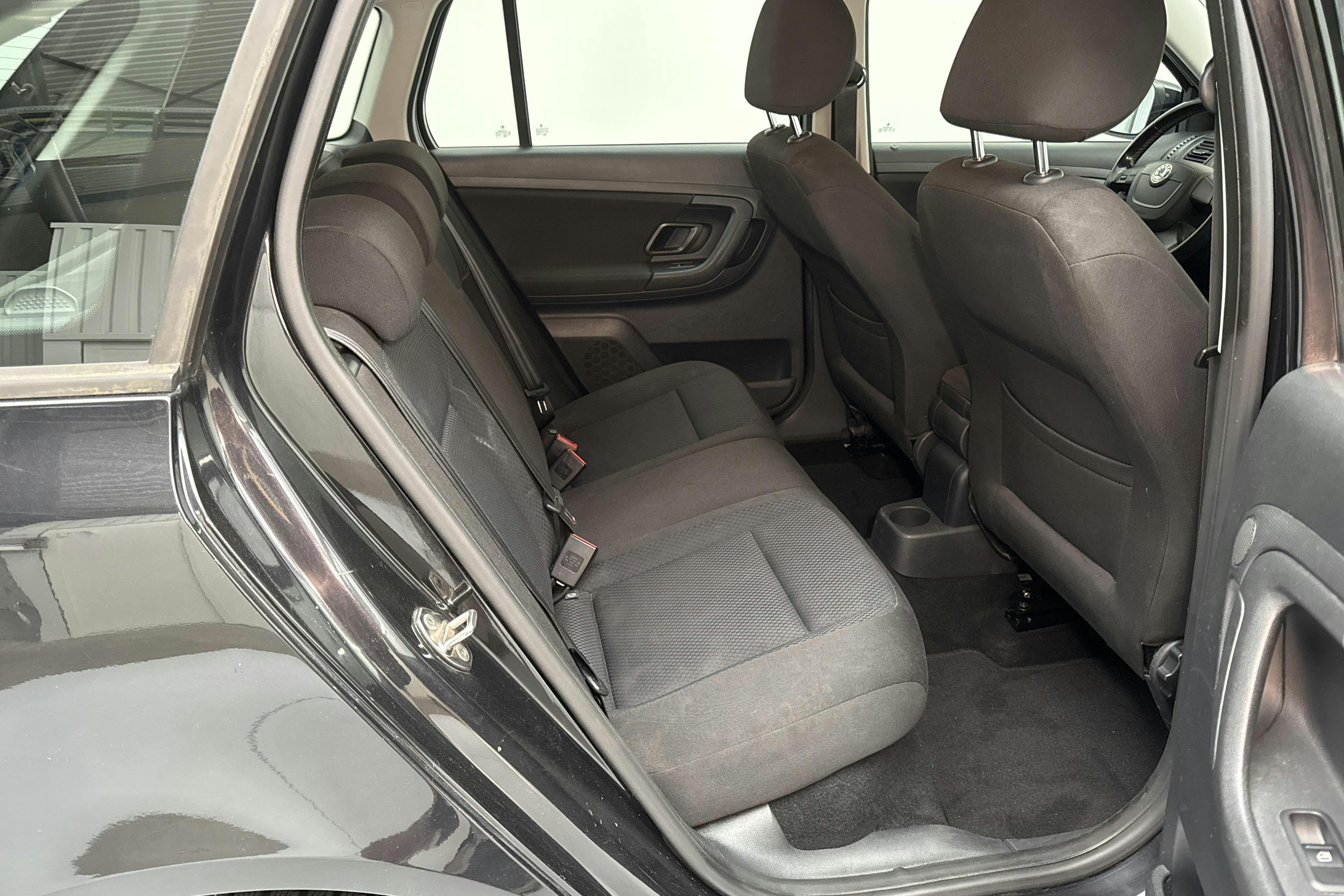 Skoda Fabia 1.6 TDI Combi (75hk) - 14 589 mil - Manuell - svart - 2012