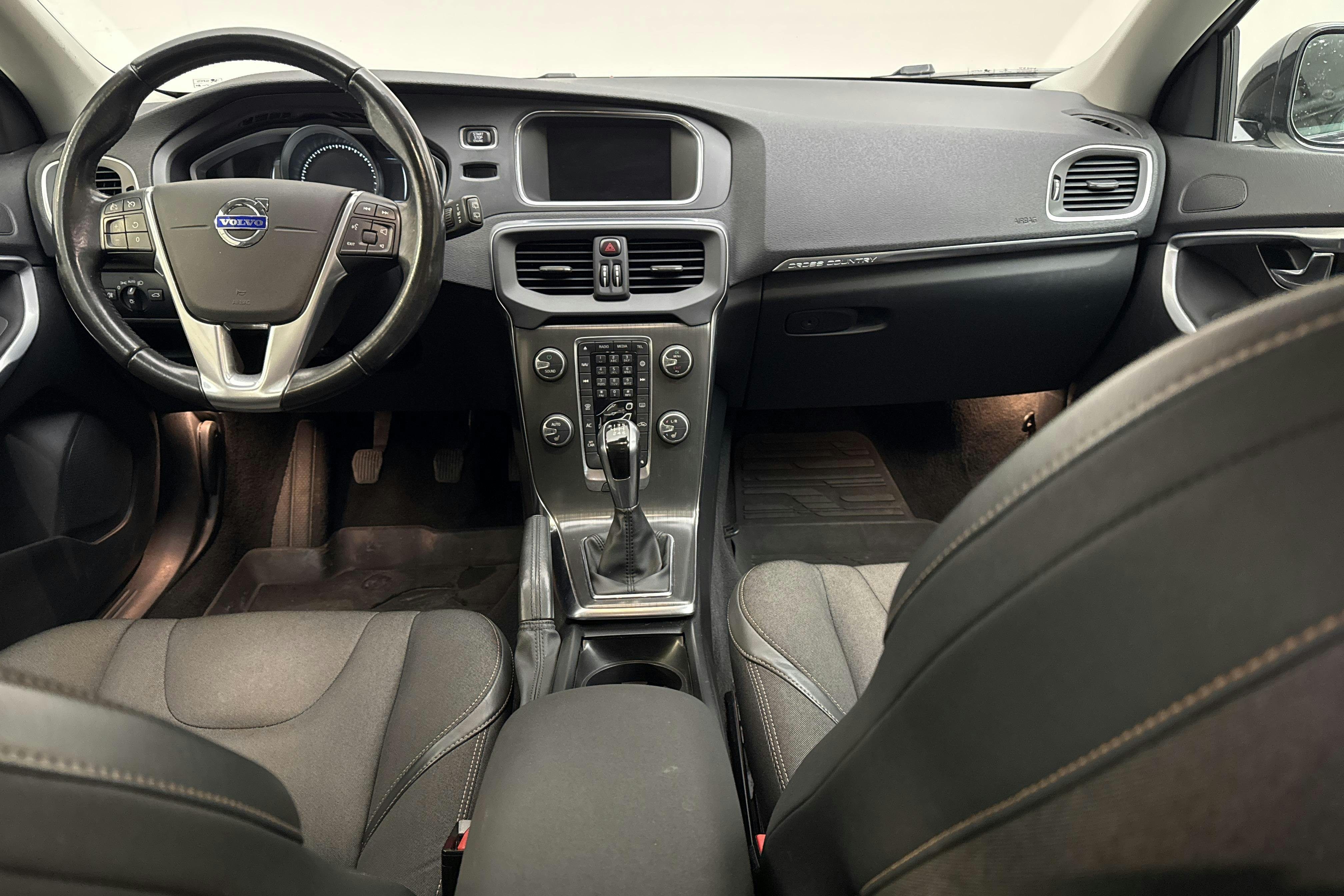 Volvo V40 Cross Country D2 (115hk) - 175 270 km - Manualna - biały - 2015