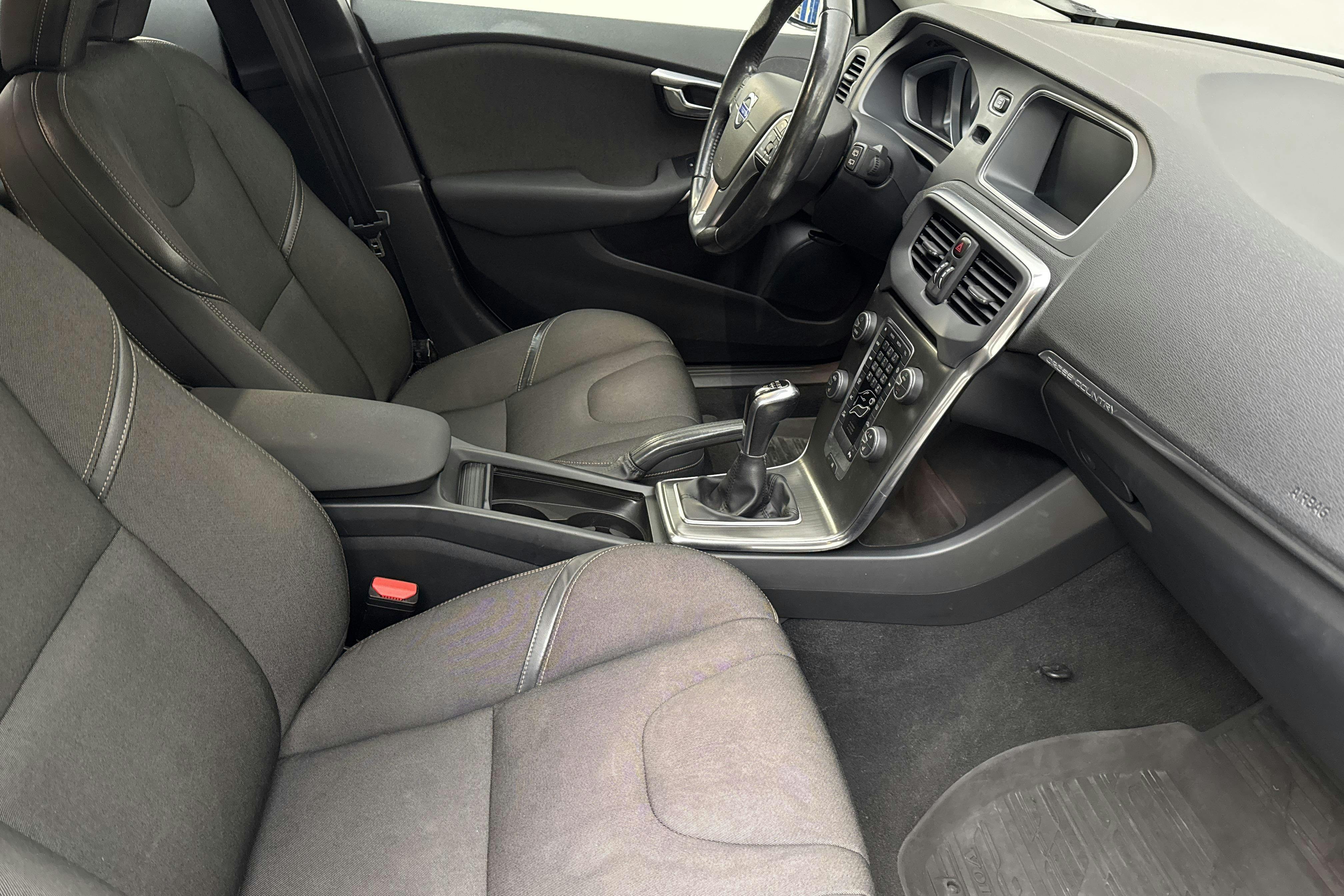 Volvo V40 Cross Country D2 (115hk) - 175 270 km - Manualna - biały - 2015