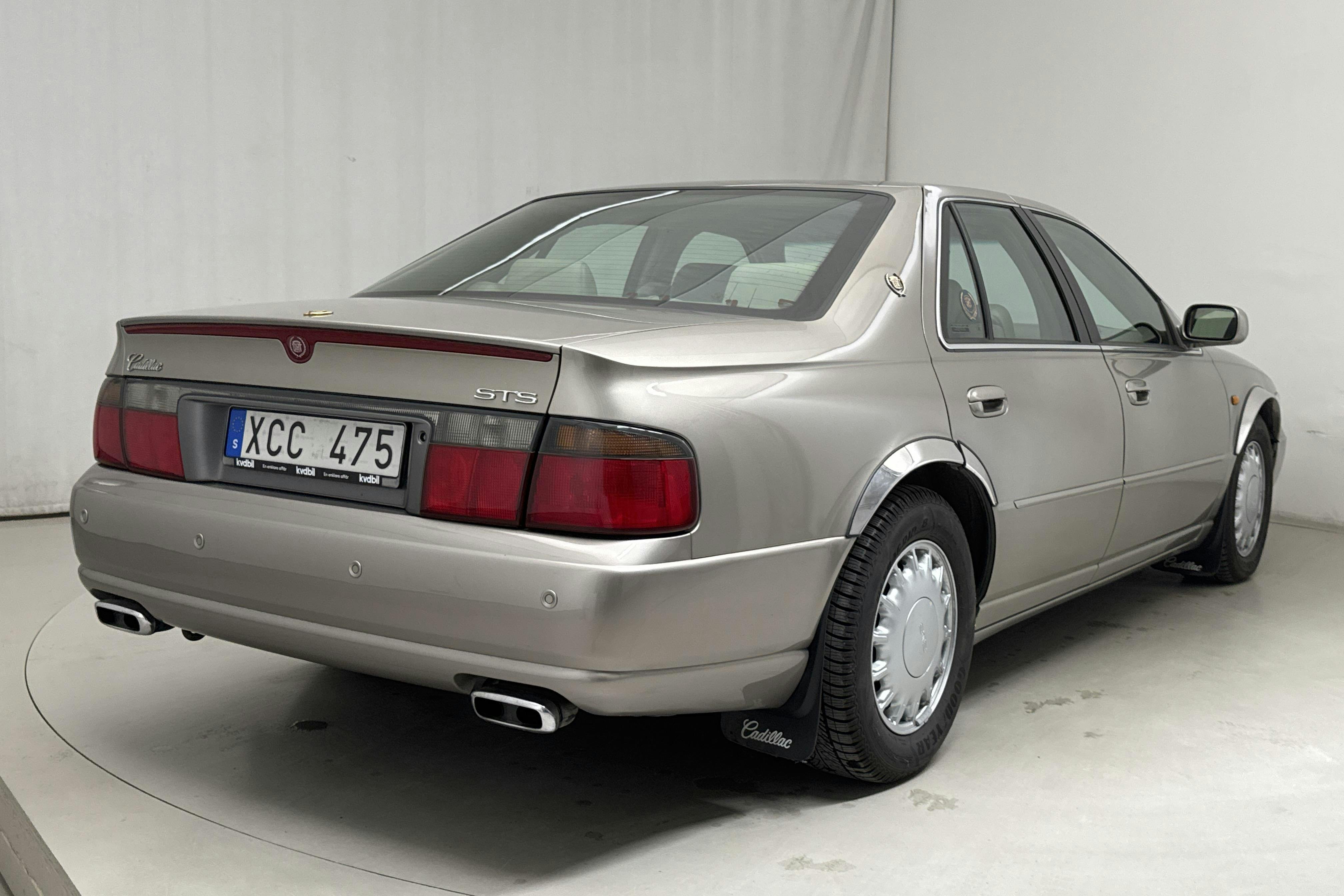 Cadillac STS (305hk) - 17 653 mil - Automat - grå - 2001