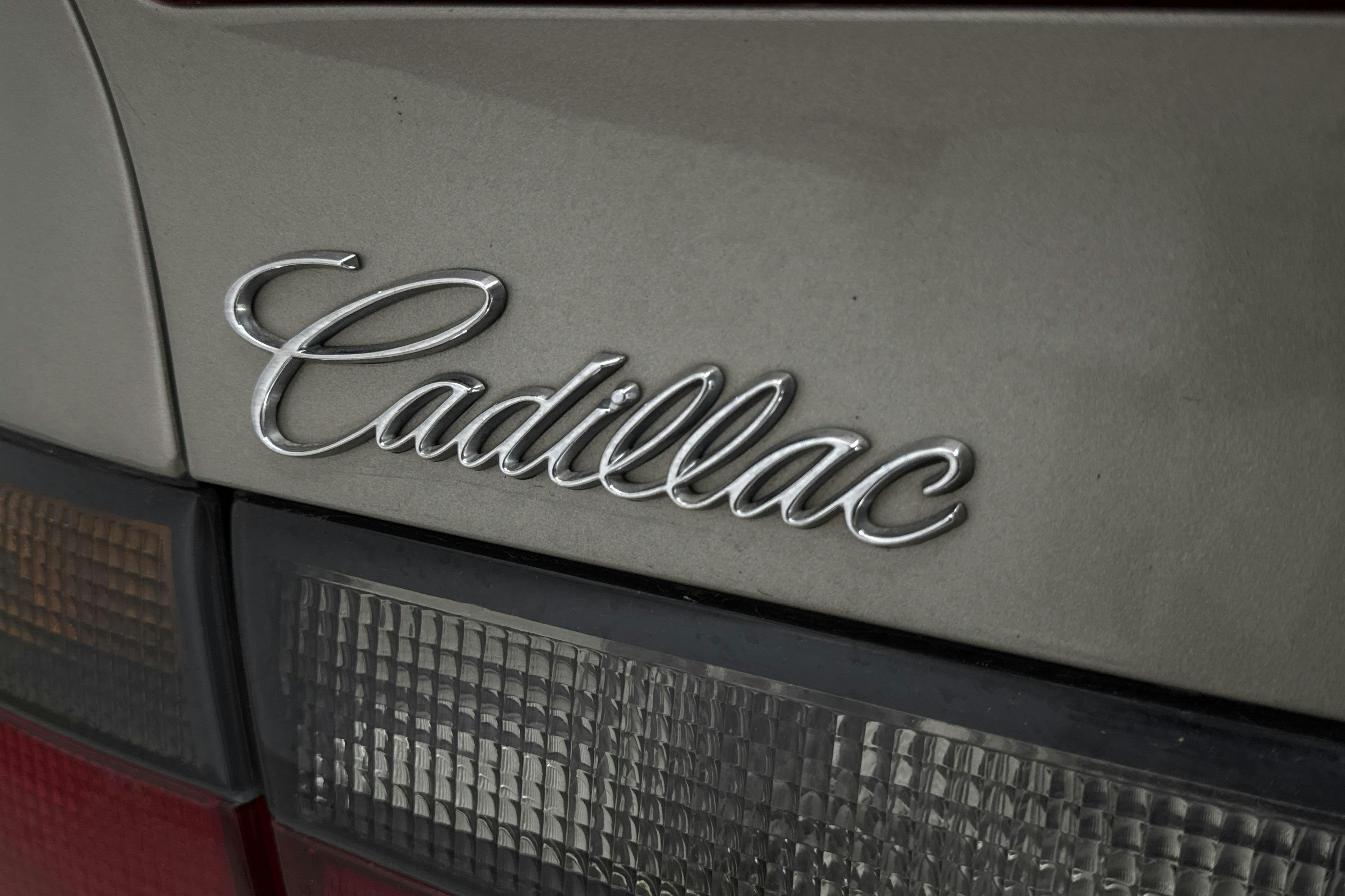 Cadillac STS (305hk) - 17 653 mil - Automat - grå - 2001