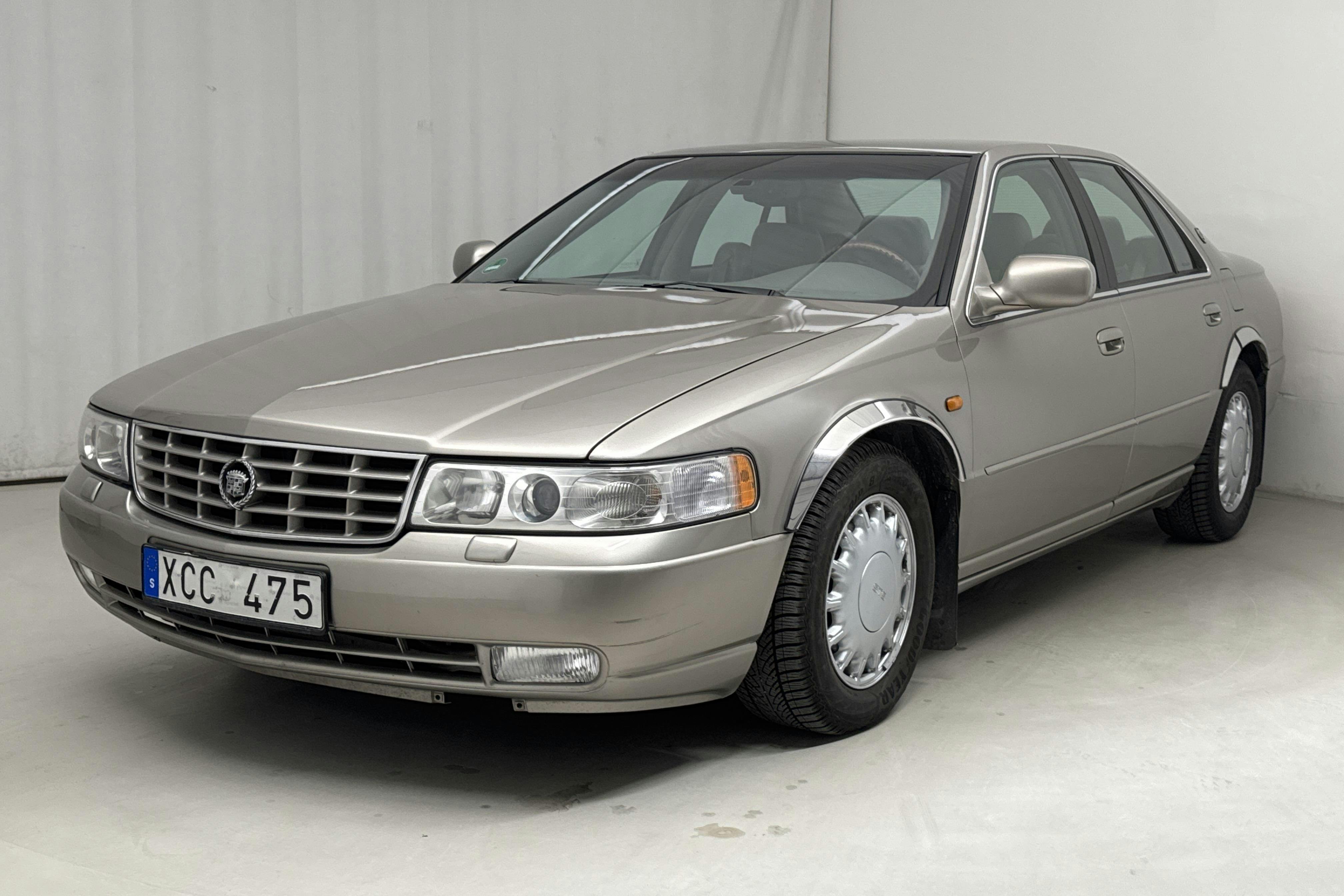 Cadillac STS (305hk) - 17 653 mil - Automat - grå - 2001