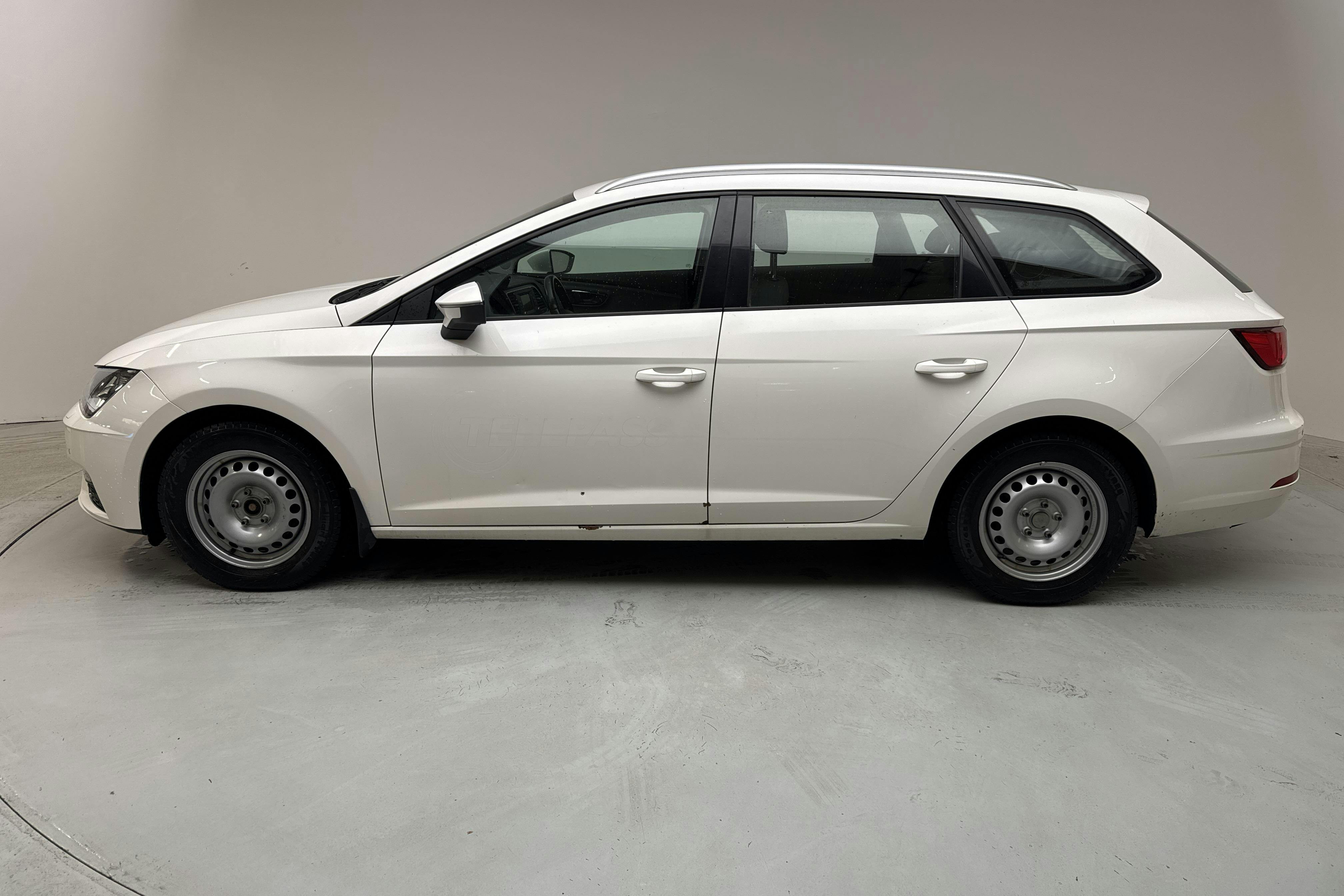 Seat Leon 1.5 TGI ST (130hk) - 54 251 mil - Manuell - vit - 2020