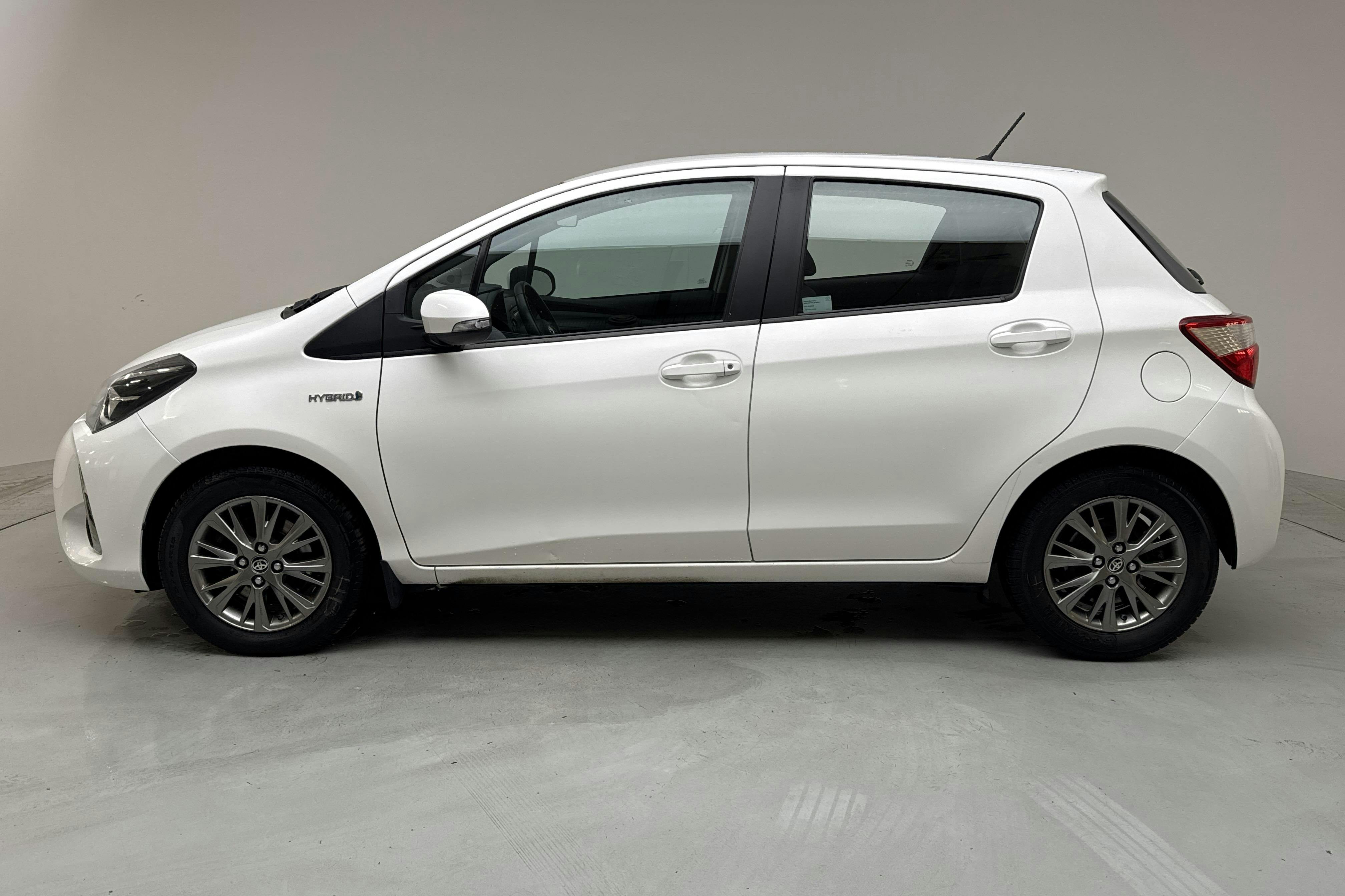 Toyota Yaris 1.5 Hybrid 5dr (101hk) - 12 114 mil - Automat - vit - 2020