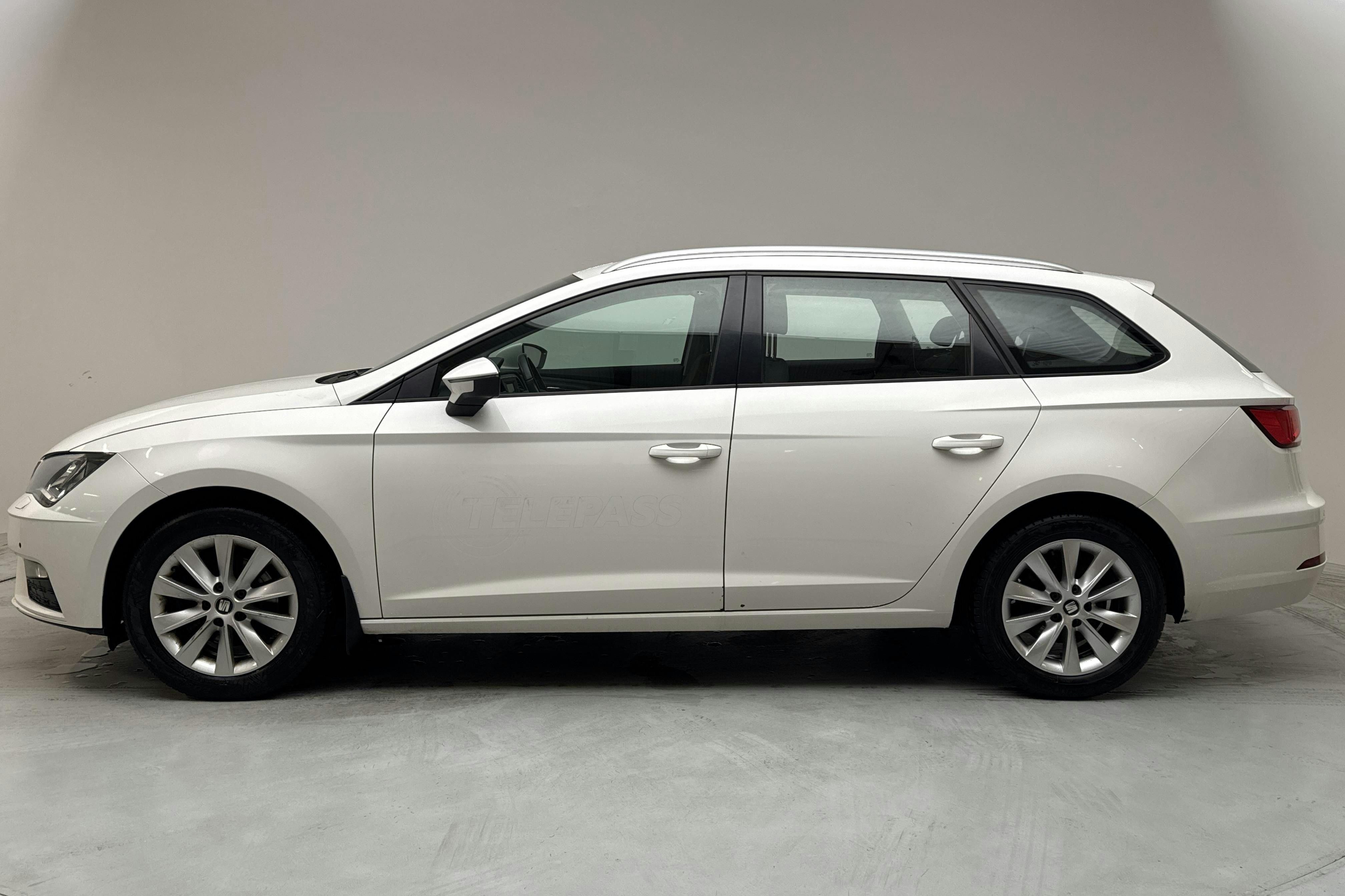 Seat Leon 1.5 TGI ST (130hk) - 37 230 mil - Manuell - vit - 2020
