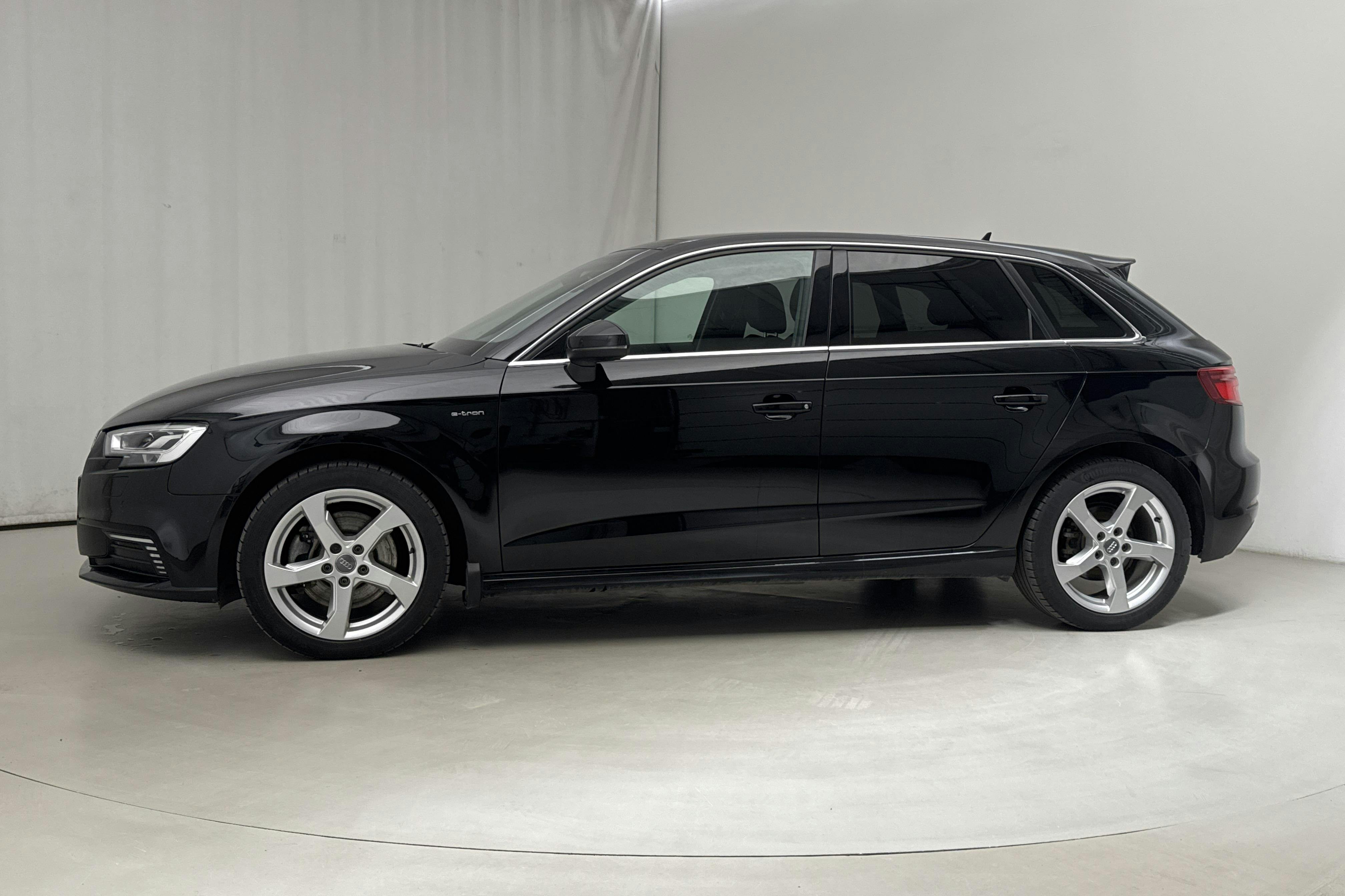Audi A3 1.4 TFSI e-tron Sportback (150hk) - 9 570 mil - Automat - svart - 2018