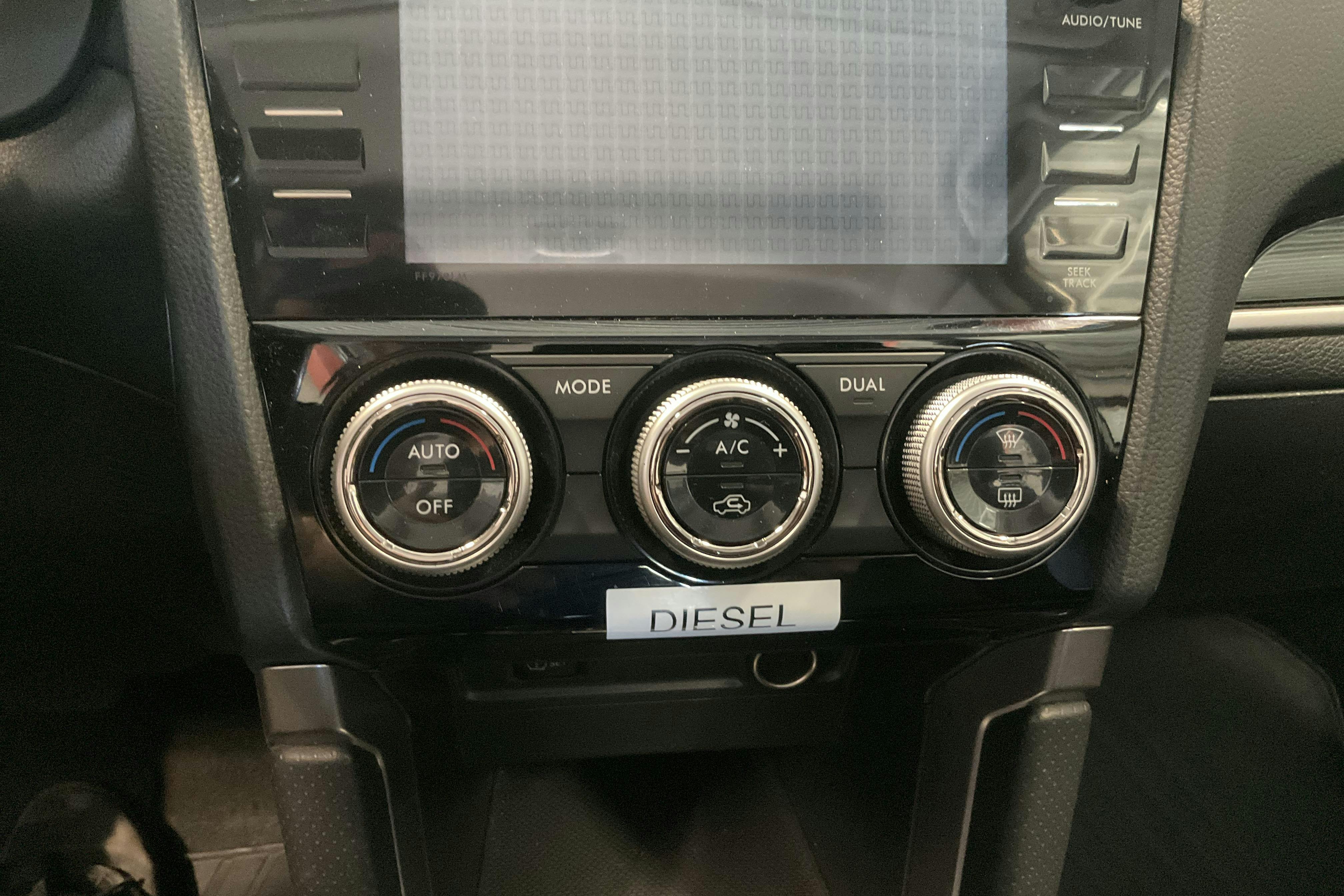 Subaru Forester 2.0D (147hk) - 16 958 mil - Automat - vit - 2016