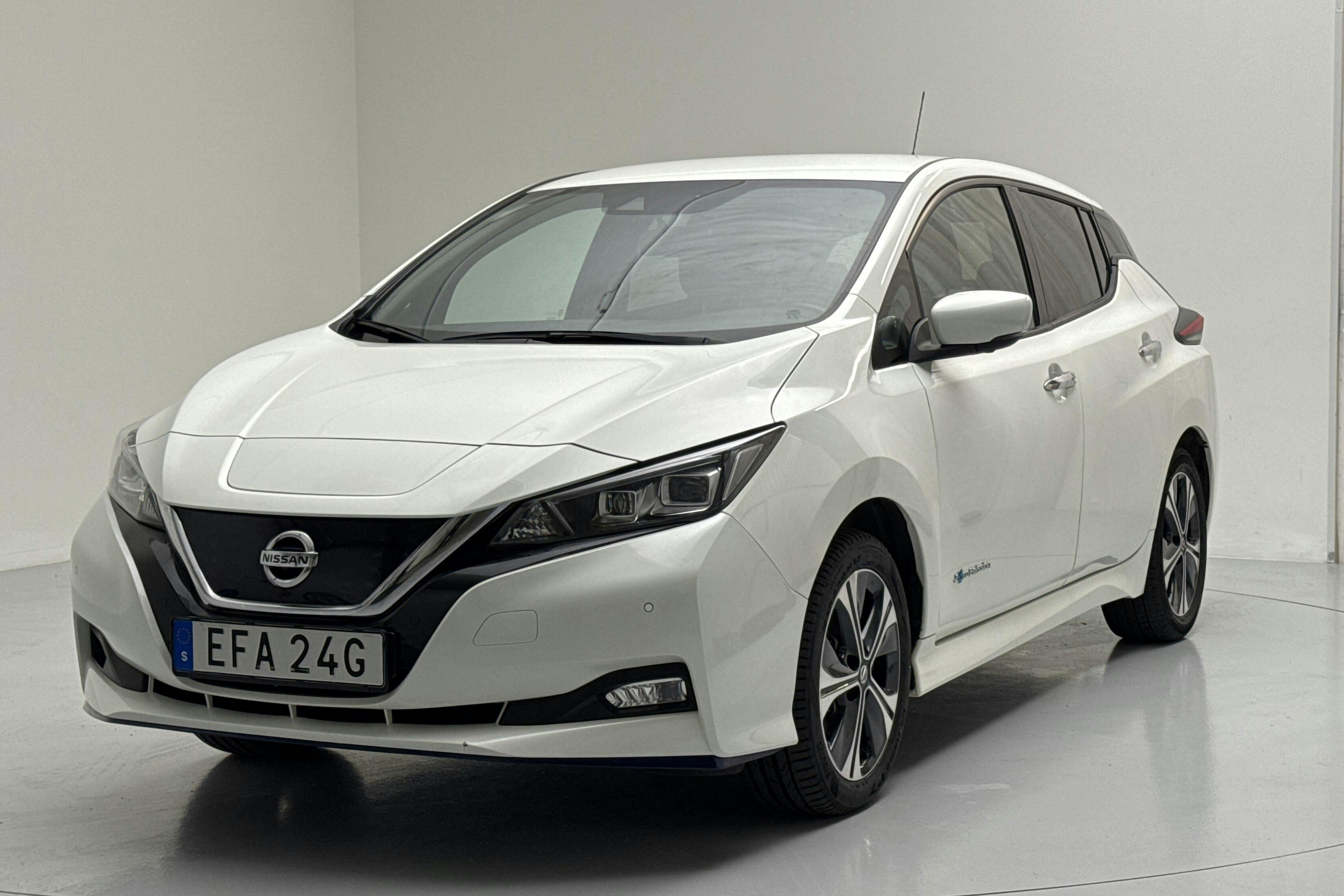 Nissan LEAF 5dr 59 kWh (214hk) - 8 820 mil - Automat - vit - 2020