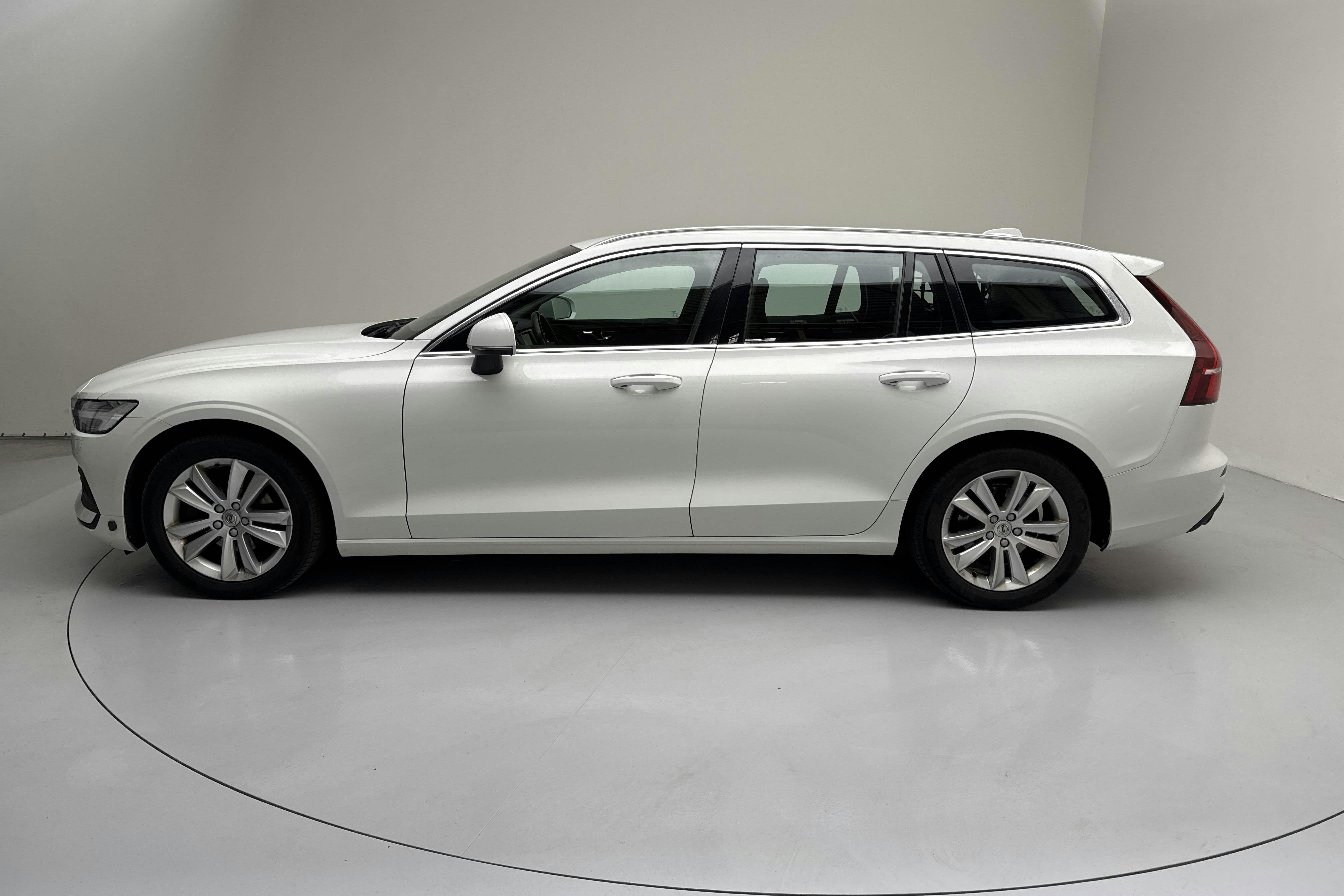 Volvo V60 D4 (190hk) - 18 417 mil - Automat - vit - 2021