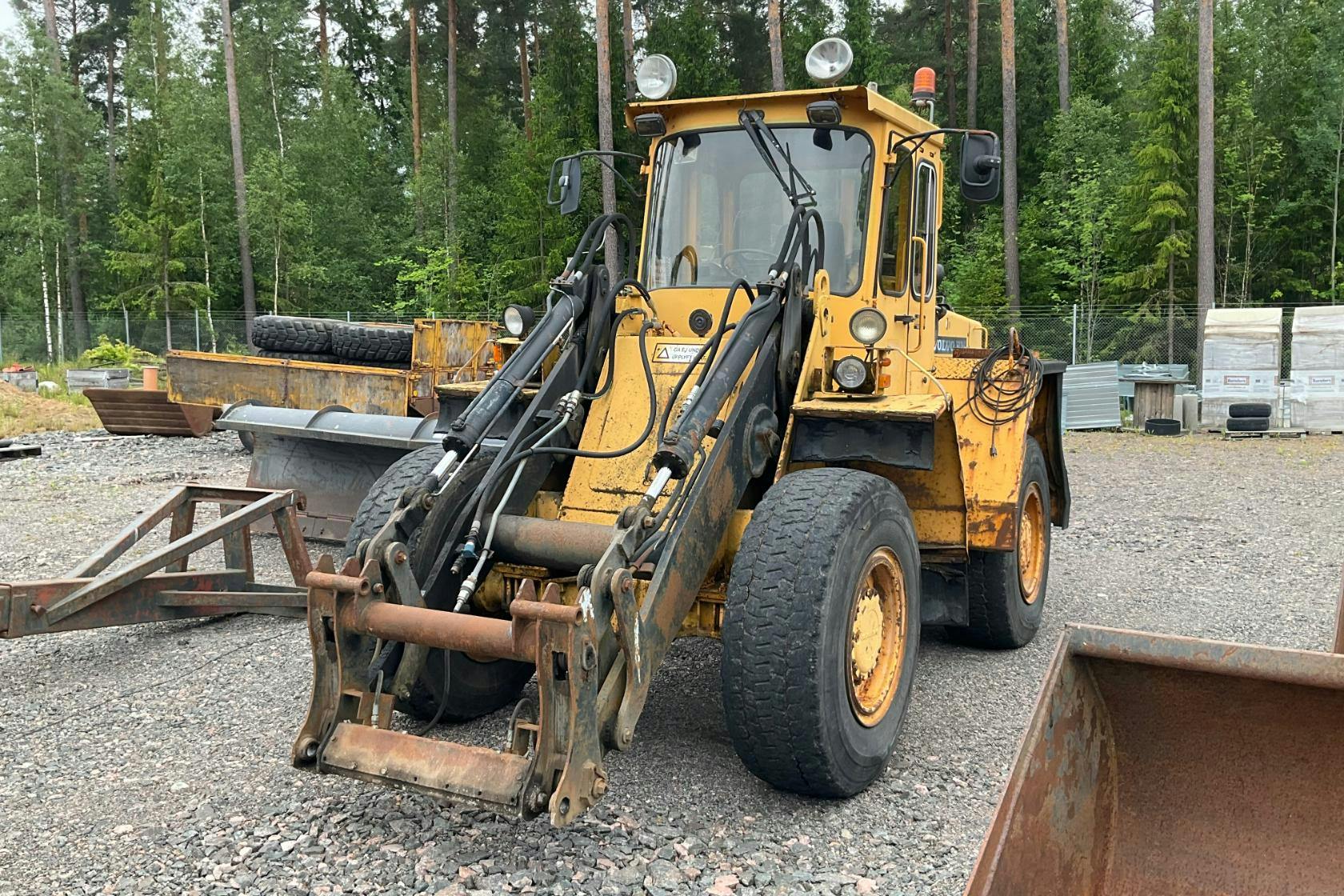 Volvo BM 4300B Hjullastare med skopa & gafflar (-86) -  - 1986
