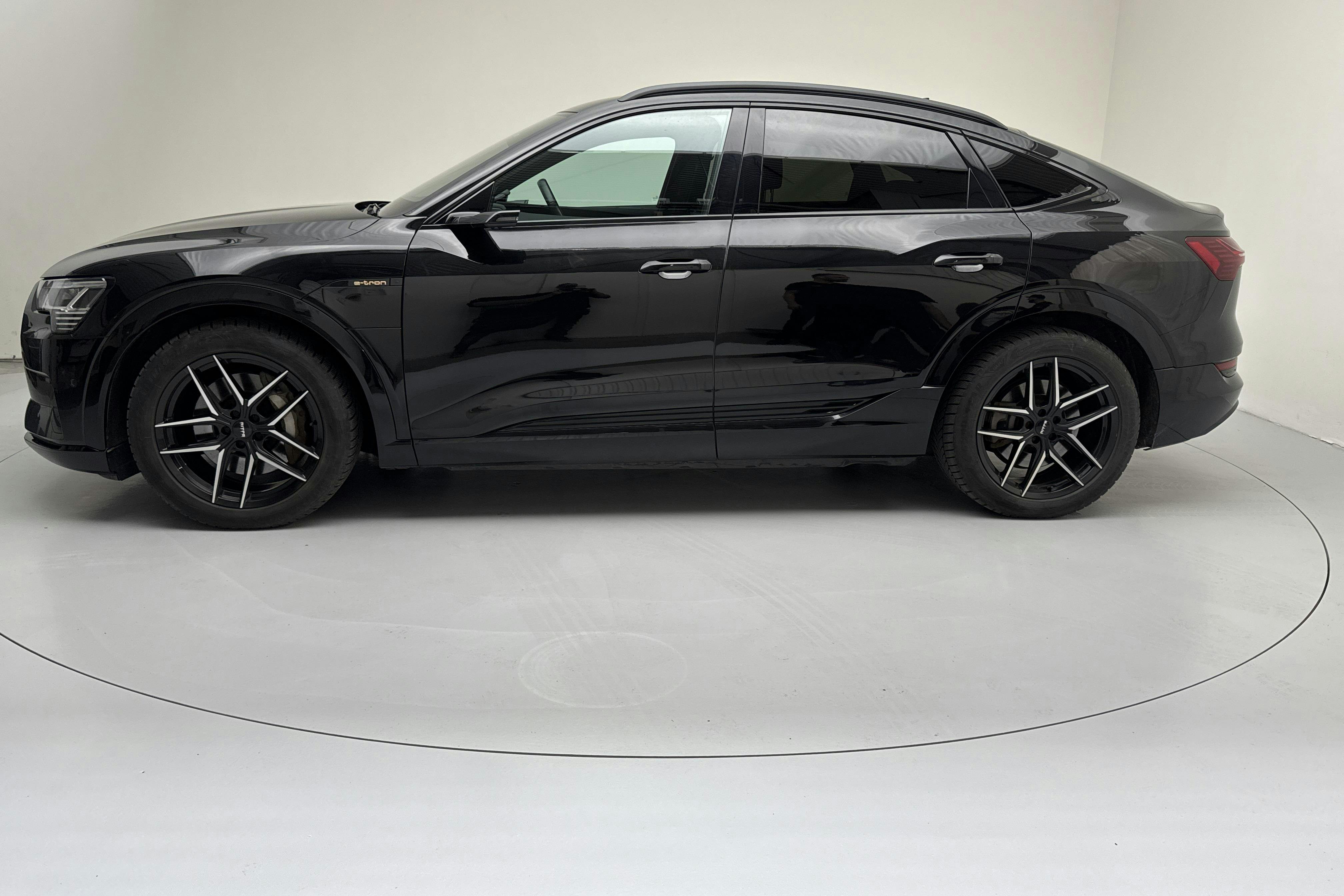 Audi e-tron Sportback 55 quattro 95 kWh (360hk) - 11 189 mil - Automat - svart - 2021