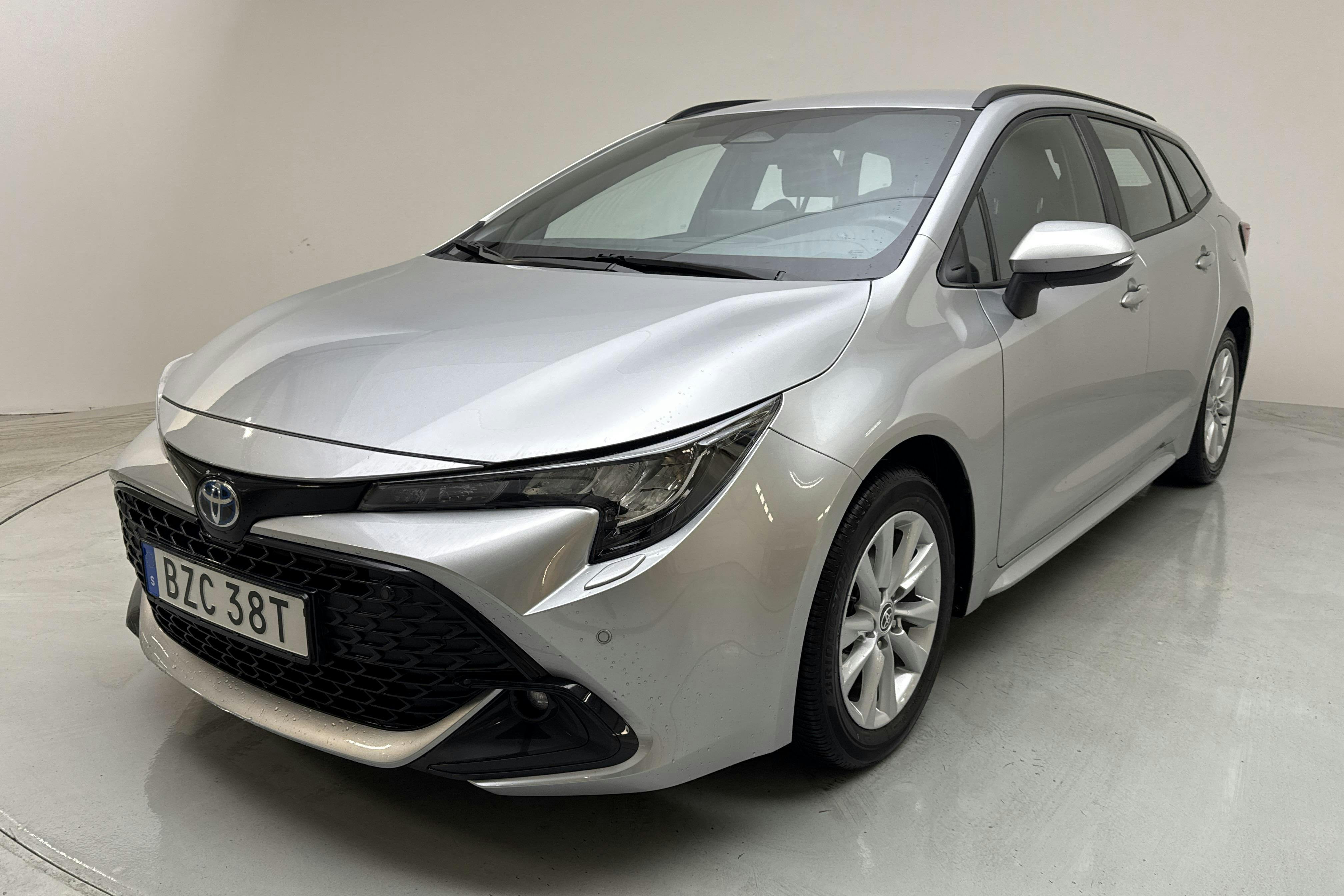 Toyota Corolla 1.8 Hybrid Touring Sports (140hk) - 128 670 km - Automaatne - hõbe - 2024