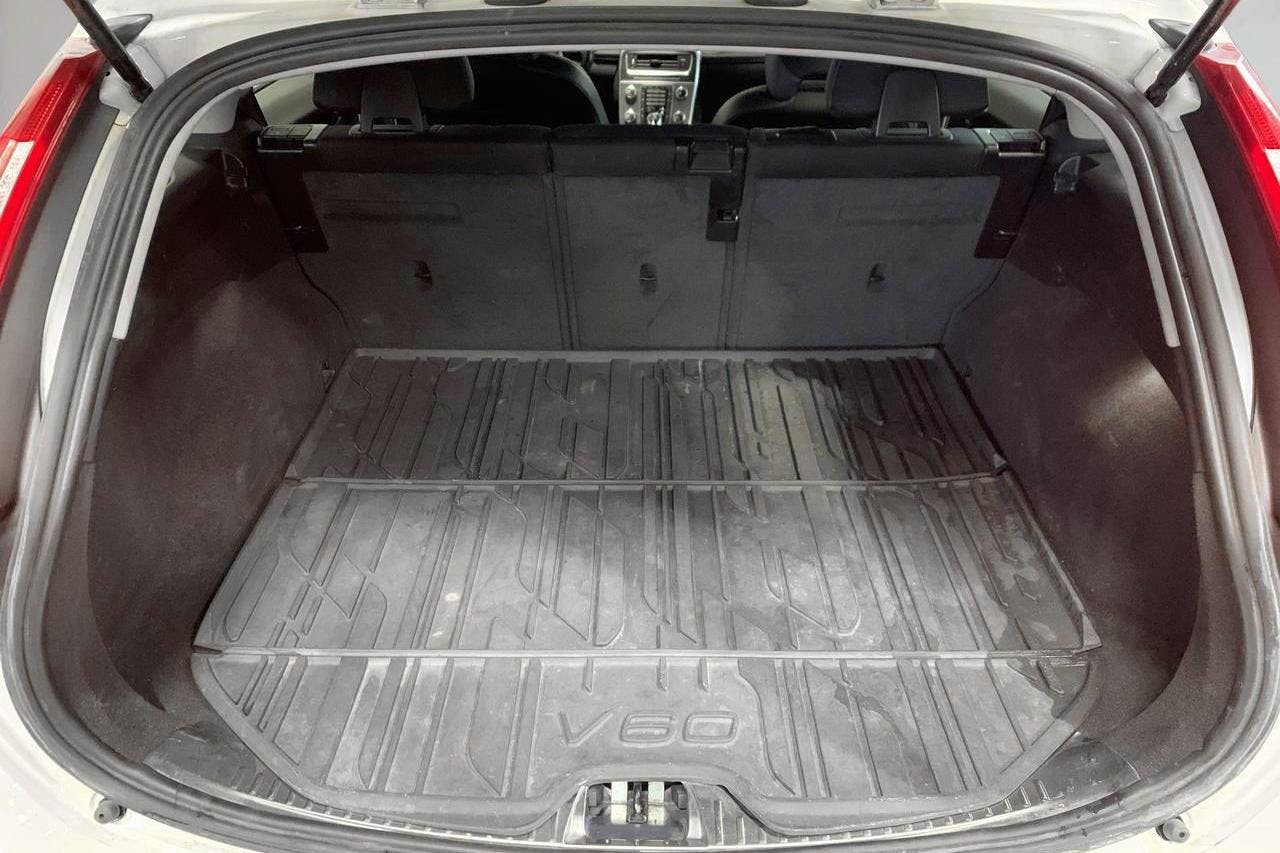 Volvo V60 D4 AWD (190hk) - 12 013 mil - Automat - vit - 2018