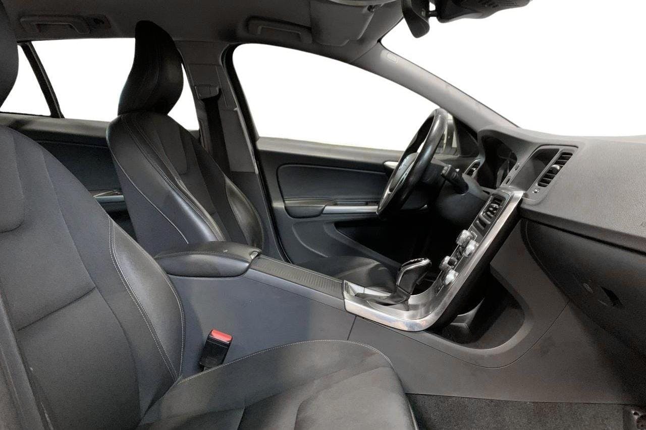 Volvo V60 D4 AWD (190hk) - 12 013 mil - Automat - vit - 2018
