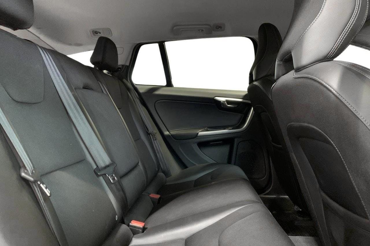 Volvo V60 D4 AWD (190hk) - 12 013 mil - Automat - vit - 2018