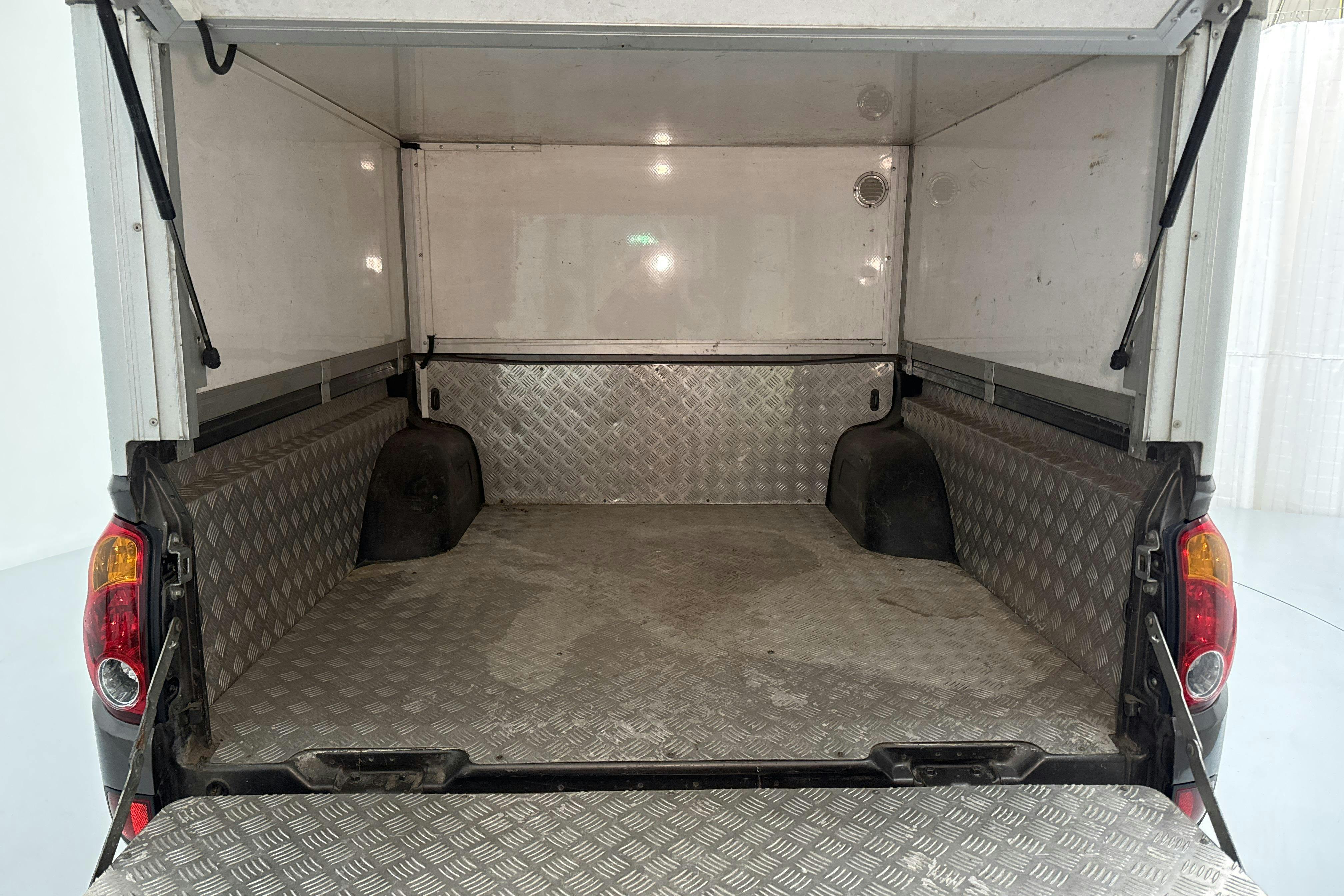 Mitsubishi L200 2.5 DI-D (178hk) - 27 077 mil - Automat - brun - 2011
